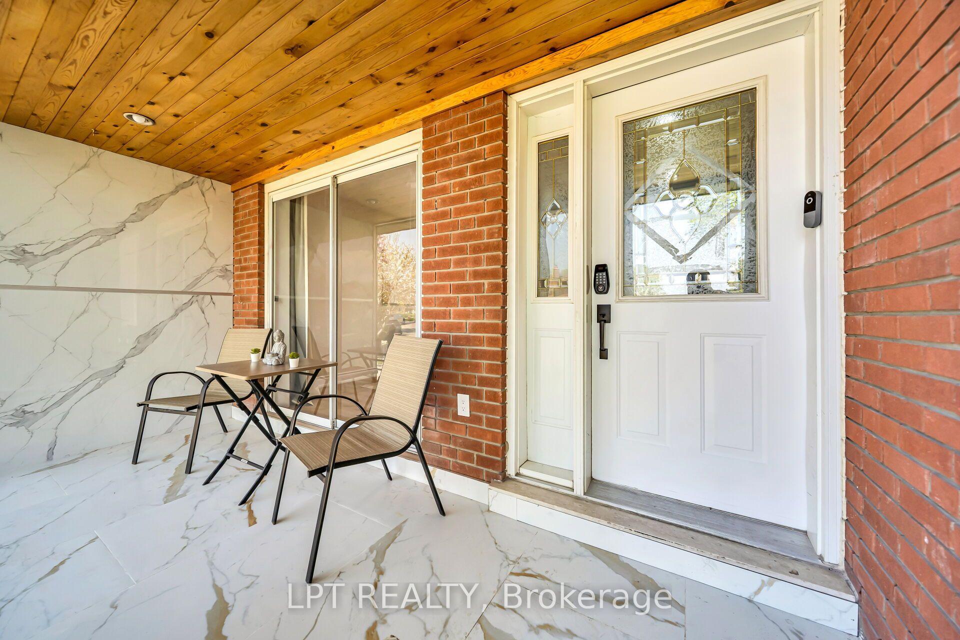 Photo 5 of 41 Keegan Crescent, North York, York University Heights — HOMEH