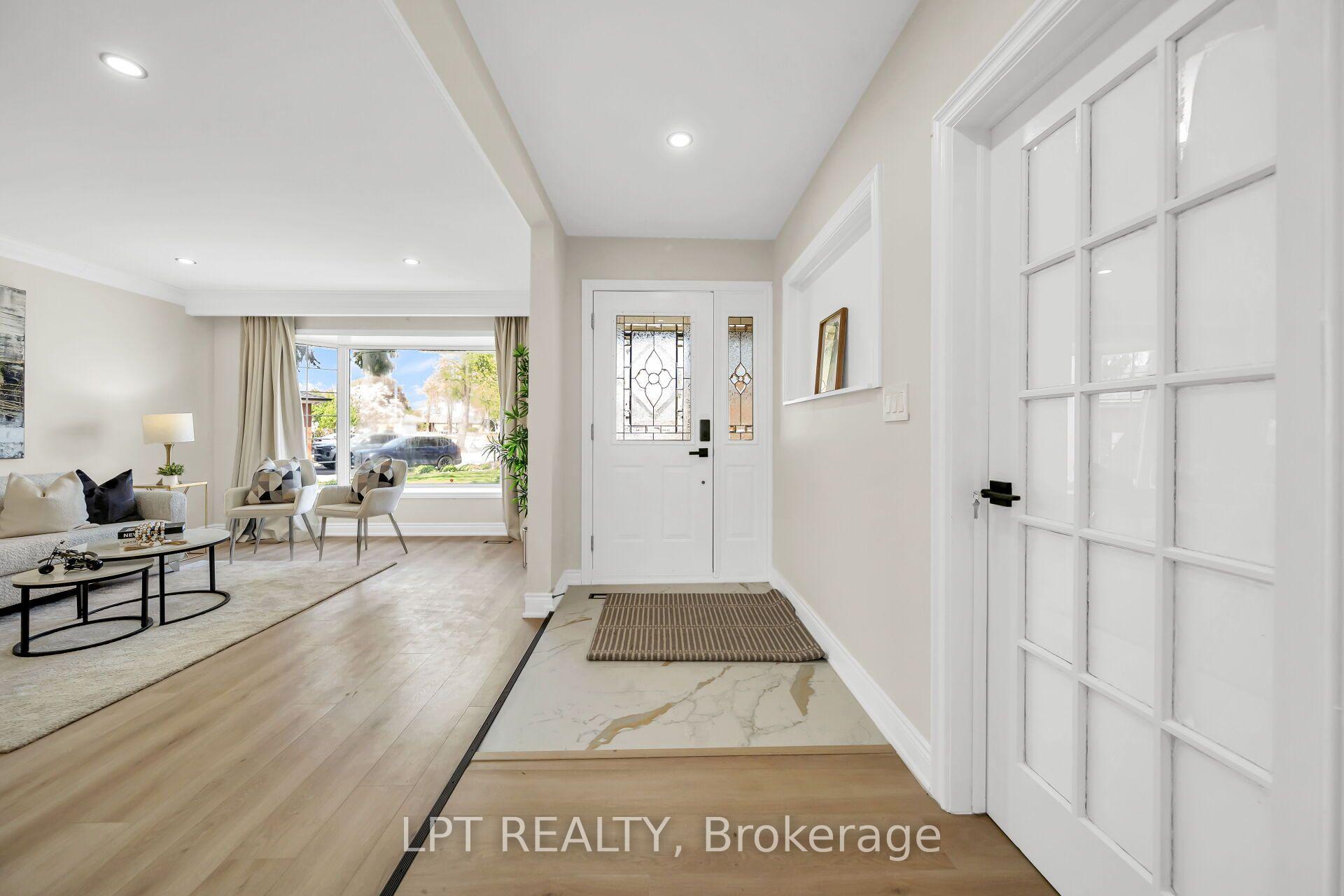 Photo 6 of 41 Keegan Crescent, North York, York University Heights — HOMEH