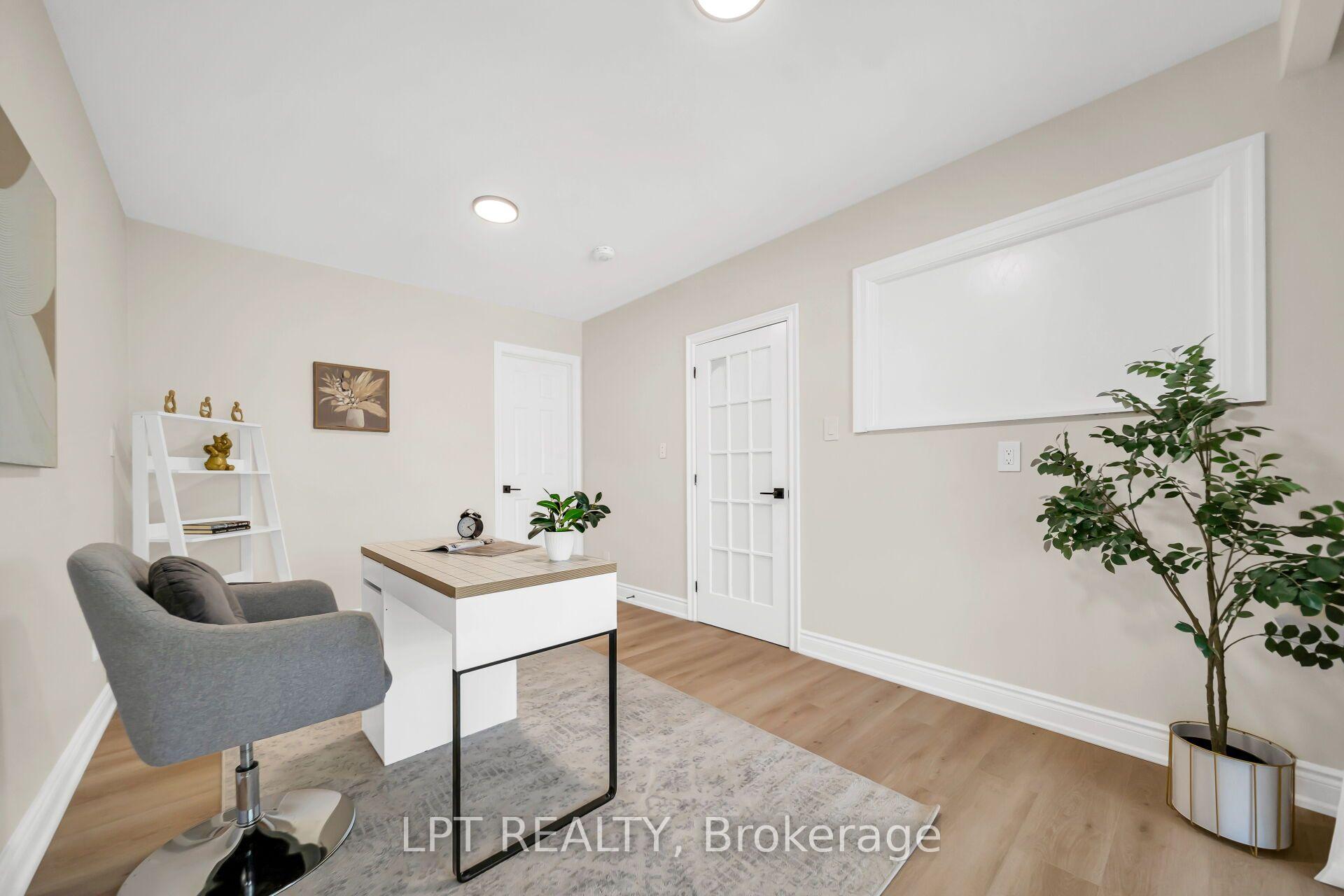 Photo 7 of 41 Keegan Crescent, North York, York University Heights — HOMEH