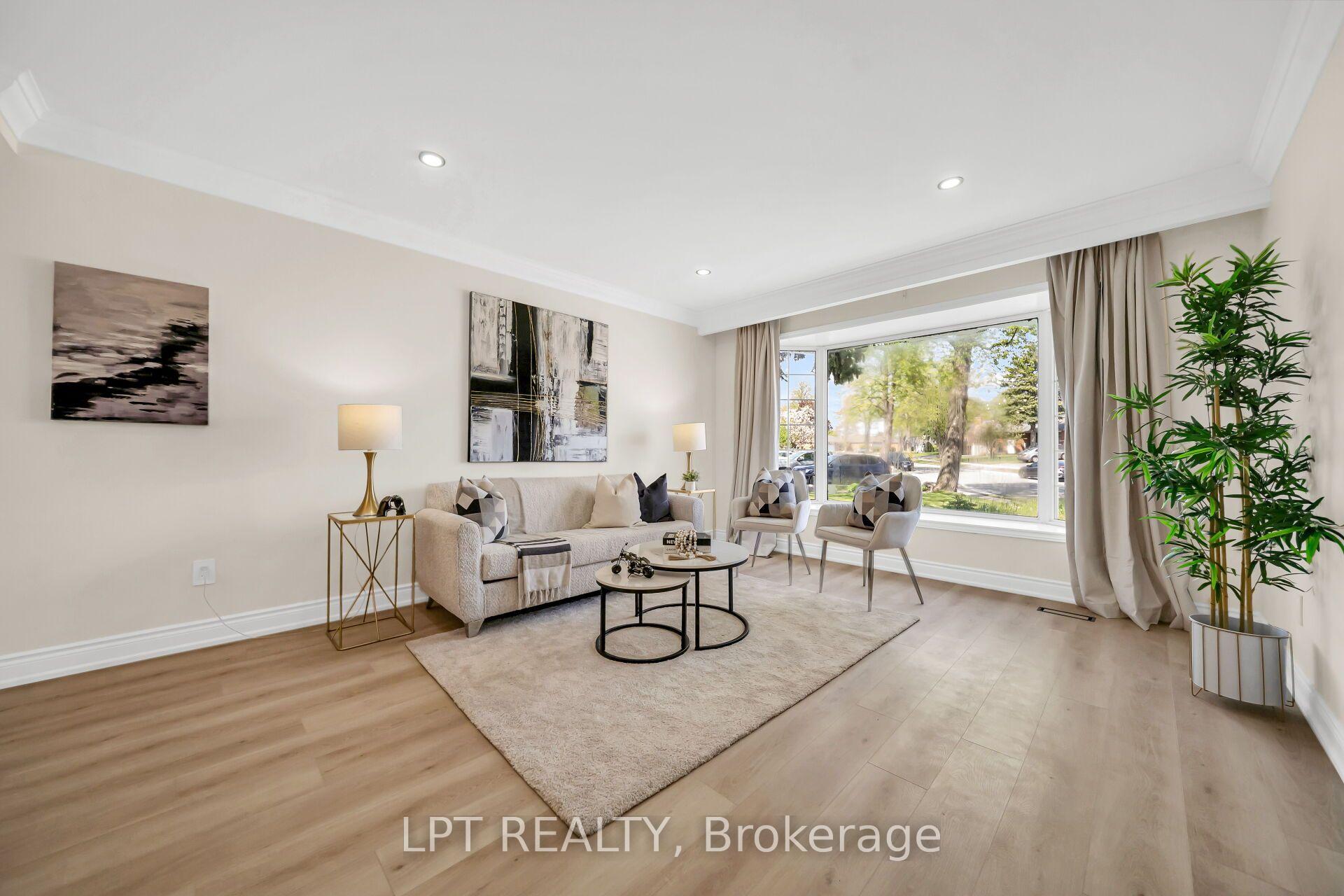 Photo 9 of 41 Keegan Crescent, North York, York University Heights — HOMEH