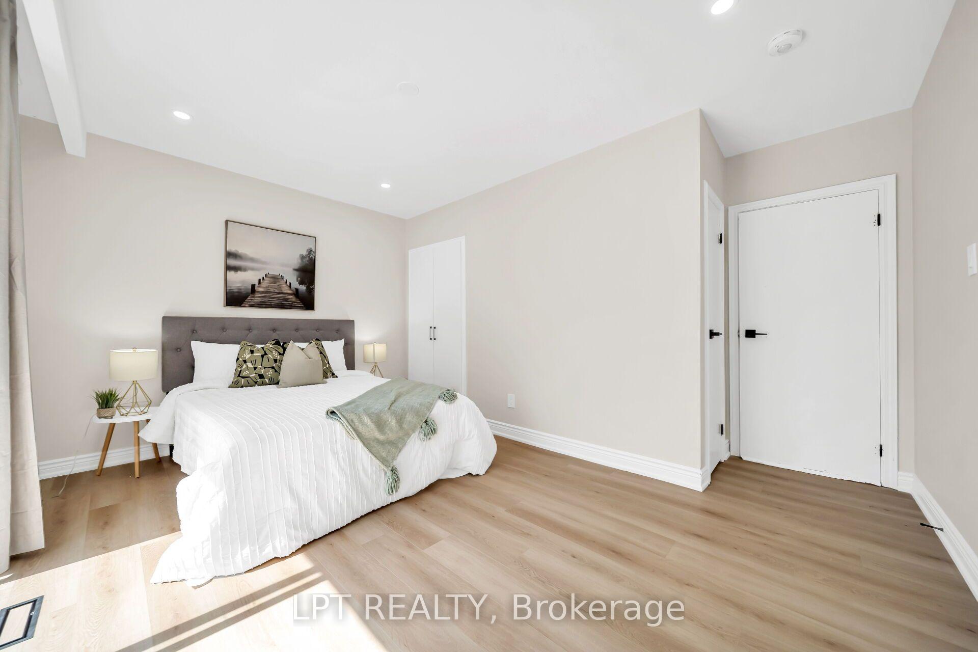 Photo 18 of 41 Keegan Crescent, North York, York University Heights — HOMEH