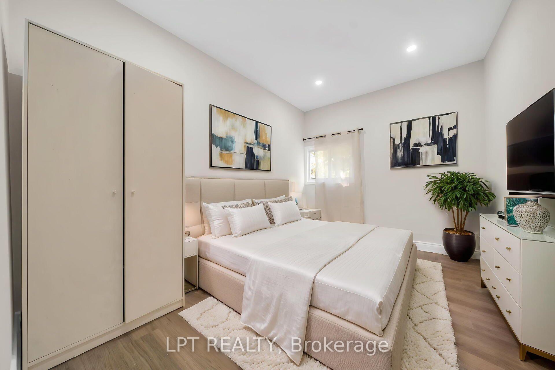 Photo 35 of 41 Keegan Crescent, North York, York University Heights — HOMEH