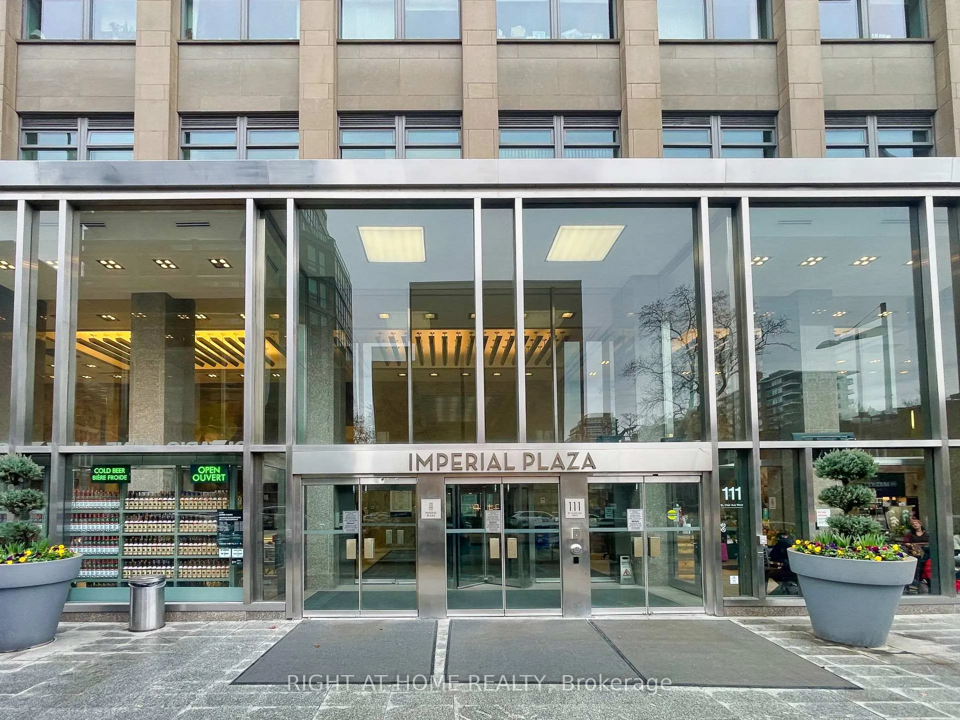 Photo 2 of Unit 421, 111 St Clair Avenue W, Toronto, Yonge-St. Clair — HOMEH