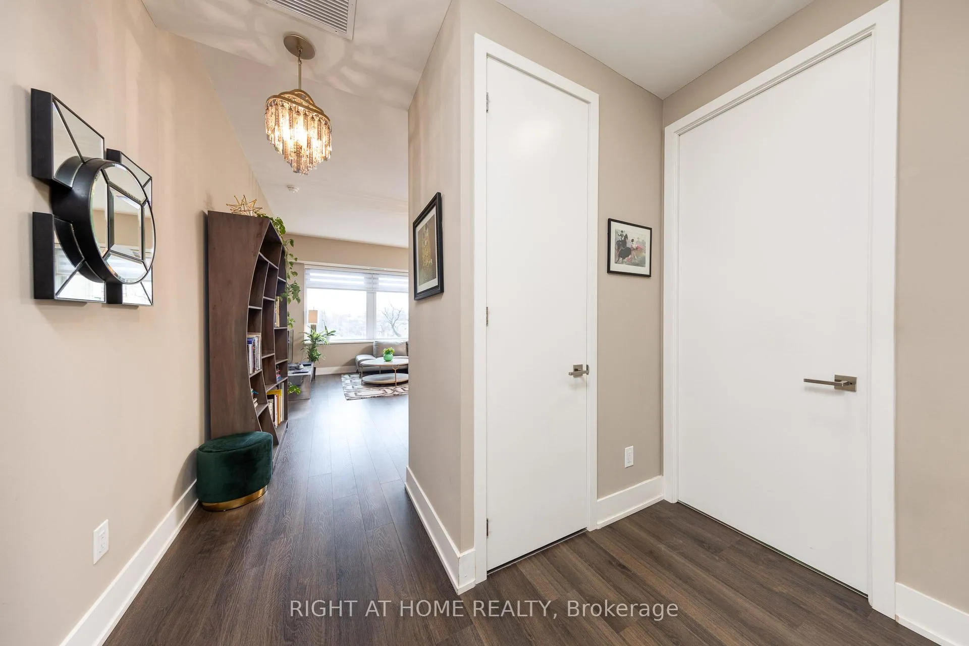 Photo 3 of Unit 421, 111 St Clair Avenue W, Toronto, Yonge-St. Clair — HOMEH