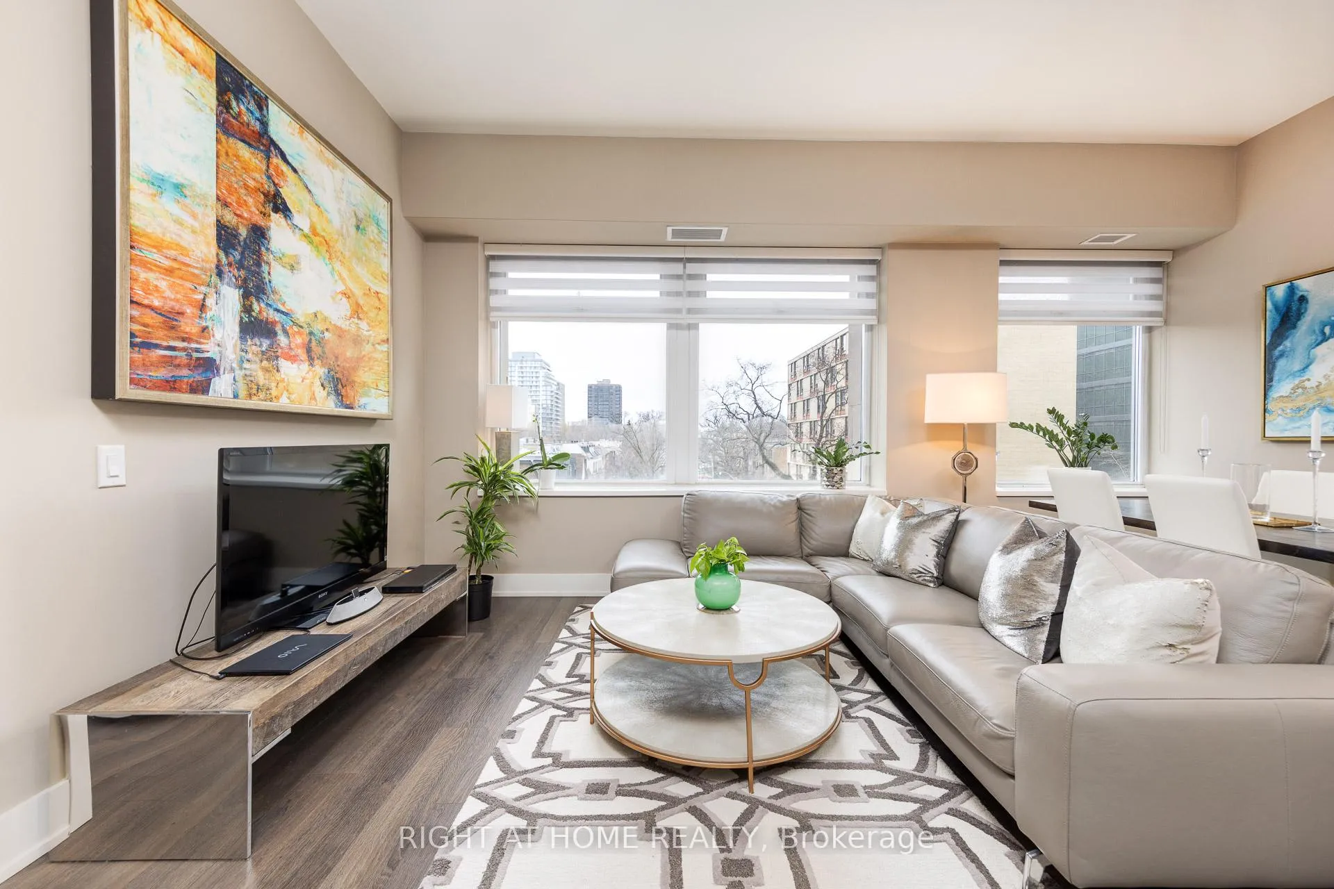 Photo 6 of Unit 421, 111 St Clair Avenue W, Toronto, Yonge-St. Clair — HOMEH