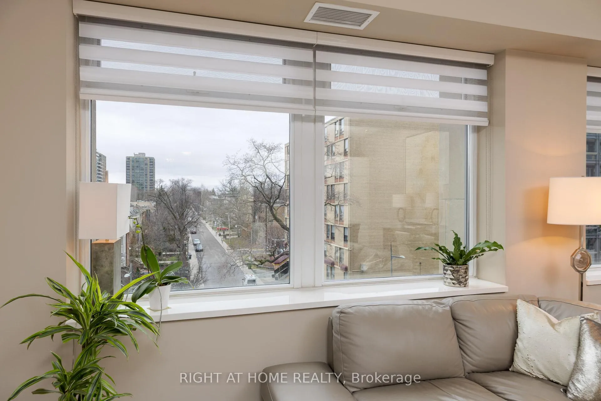 Photo 7 of Unit 421, 111 St Clair Avenue W, Toronto, Yonge-St. Clair — HOMEH