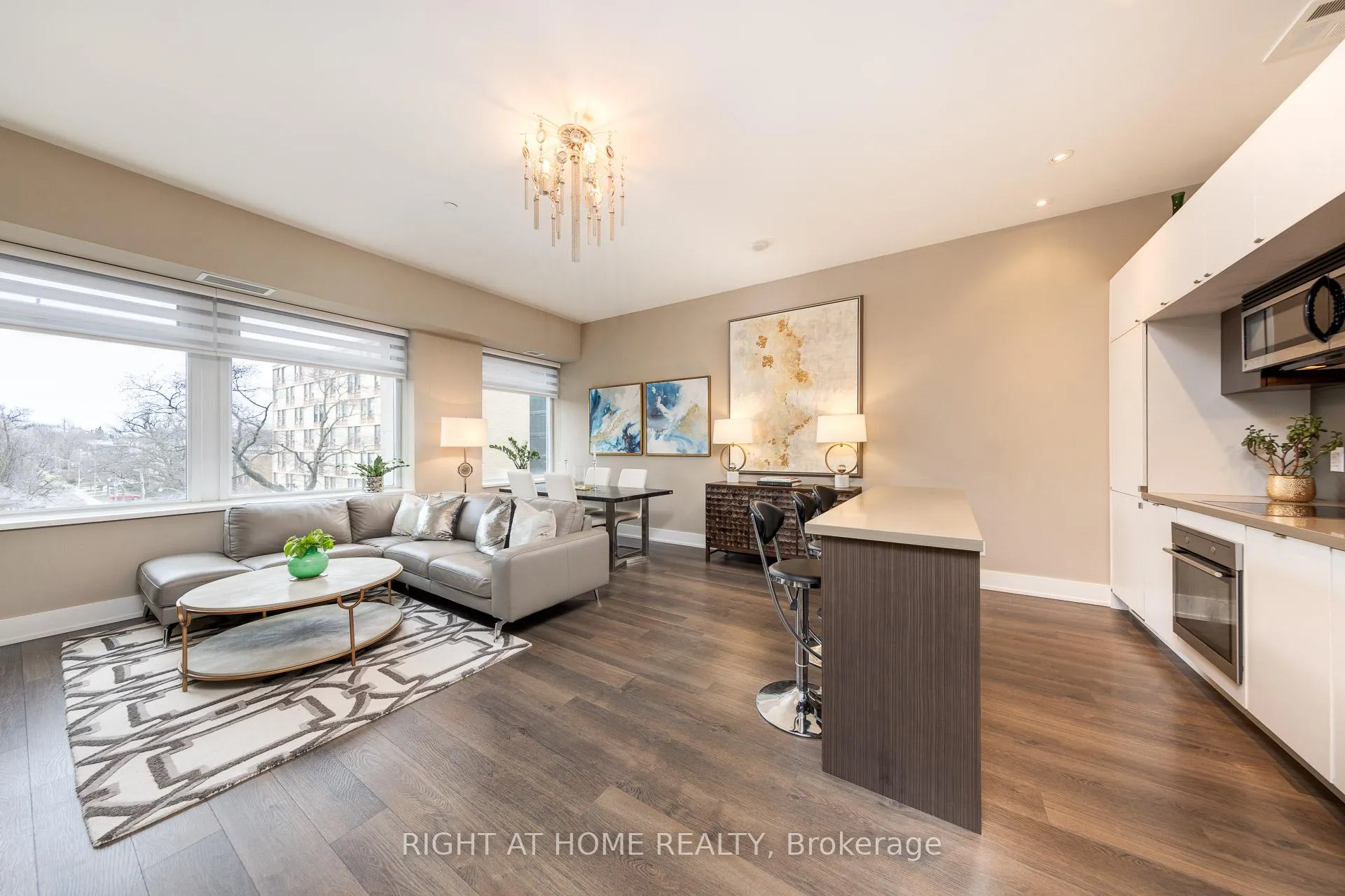 Photo 8 of Unit 421, 111 St Clair Avenue W, Toronto, Yonge-St. Clair — HOMEH