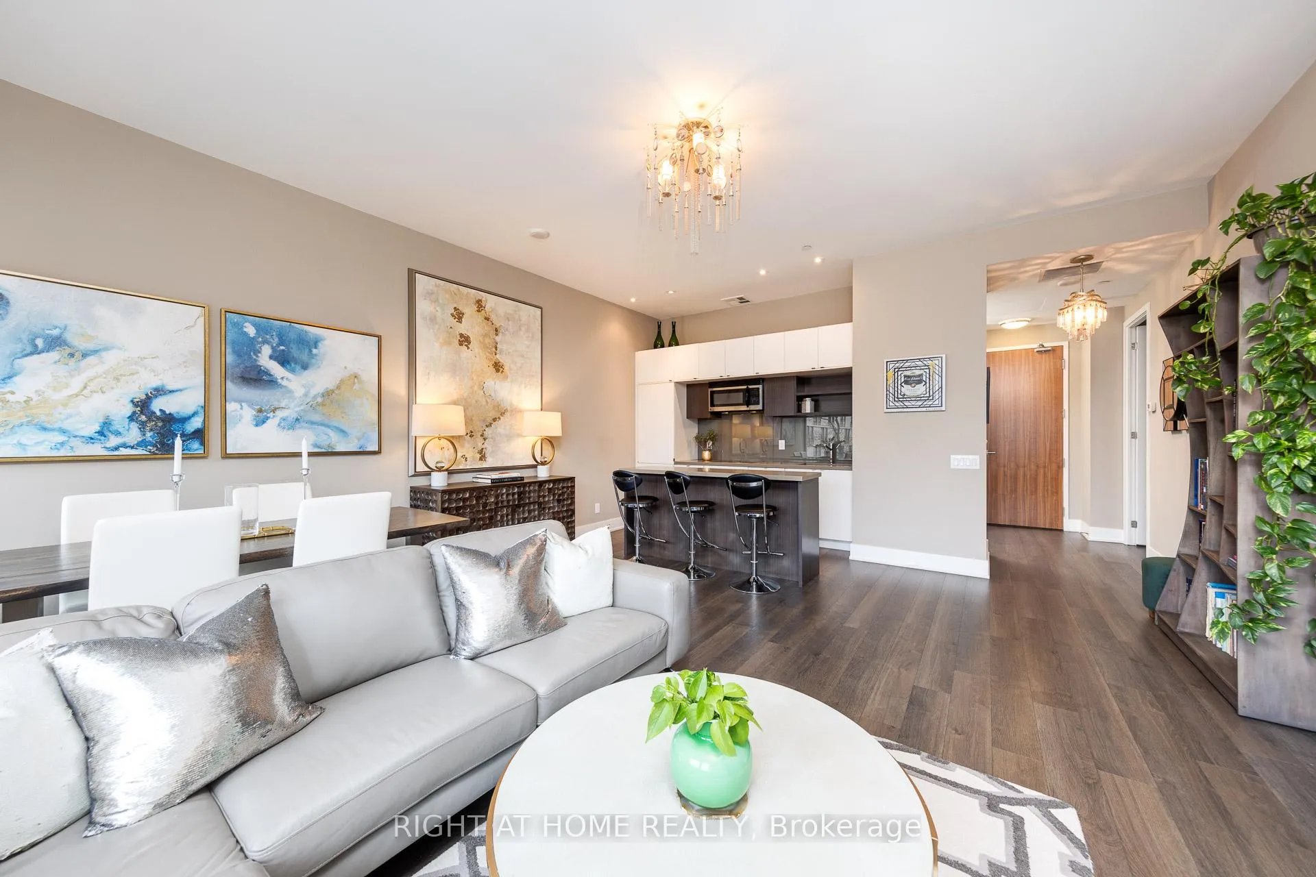 Photo 11 of Unit 421, 111 St Clair Avenue W, Toronto, Yonge-St. Clair — HOMEH