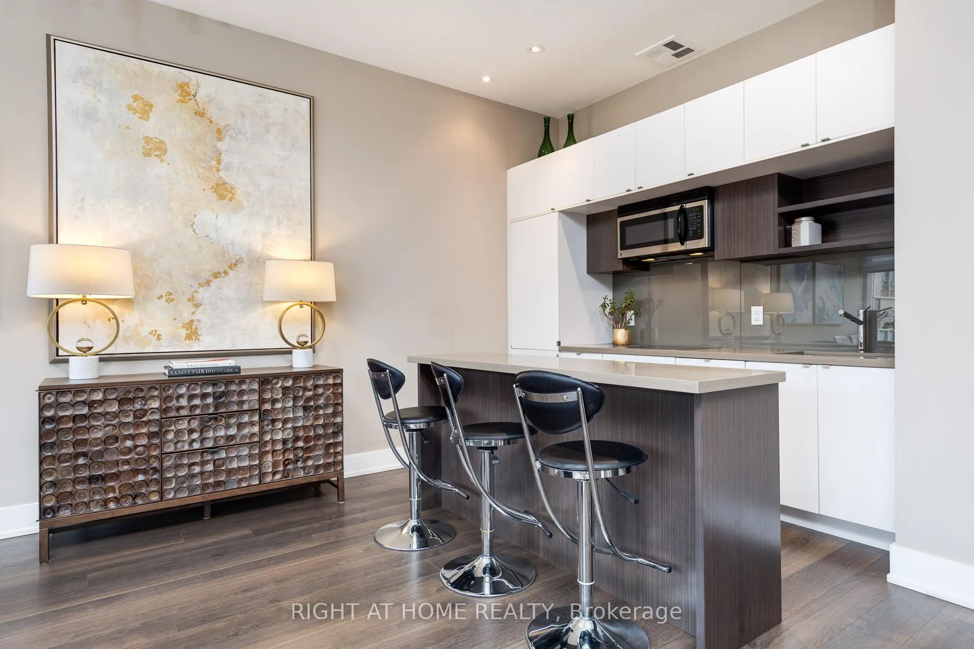 Photo 12 of Unit 421, 111 St Clair Avenue W, Toronto, Yonge-St. Clair — HOMEH