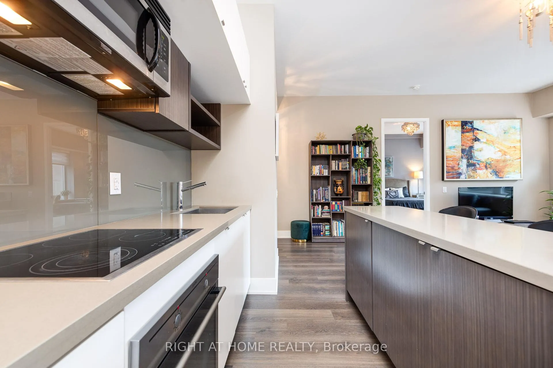 Photo 15 of Unit 421, 111 St Clair Avenue W, Toronto, Yonge-St. Clair — HOMEH