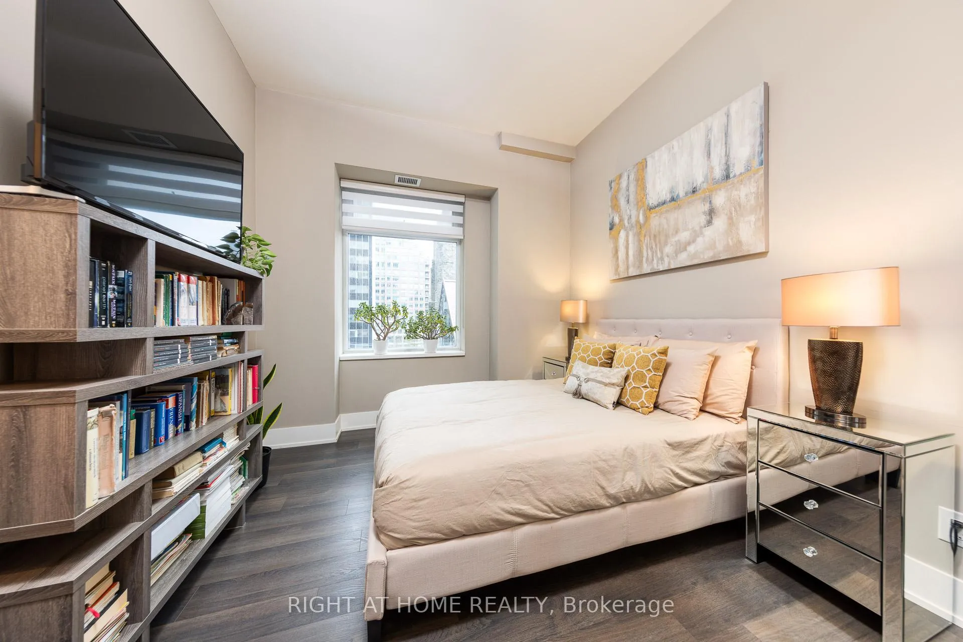 Photo 19 of Unit 421, 111 St Clair Avenue W, Toronto, Yonge-St. Clair — HOMEH