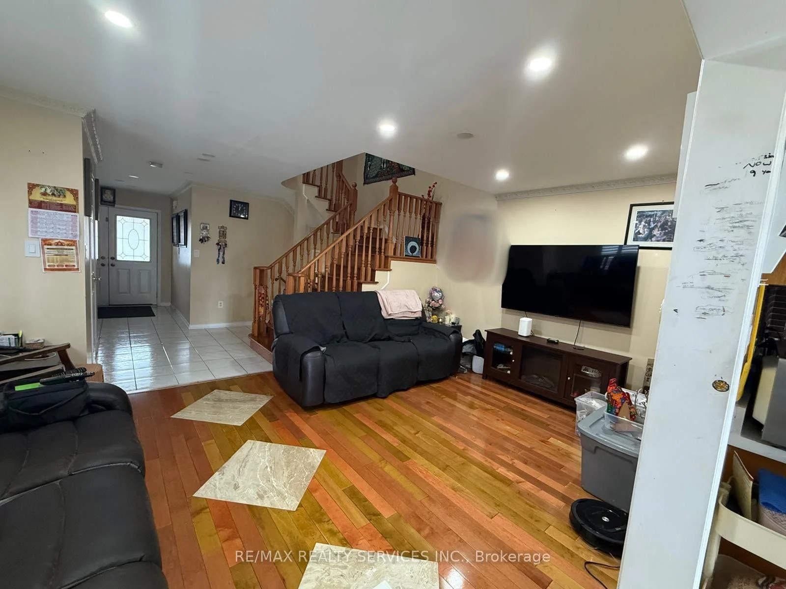Photo 3 of 37 Riverplace Crescent, Brampton, Bram East — HOMEH
