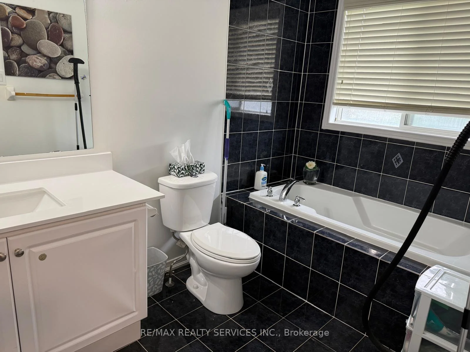 Photo 12 of 37 Riverplace Crescent, Brampton, Bram East — HOMEH