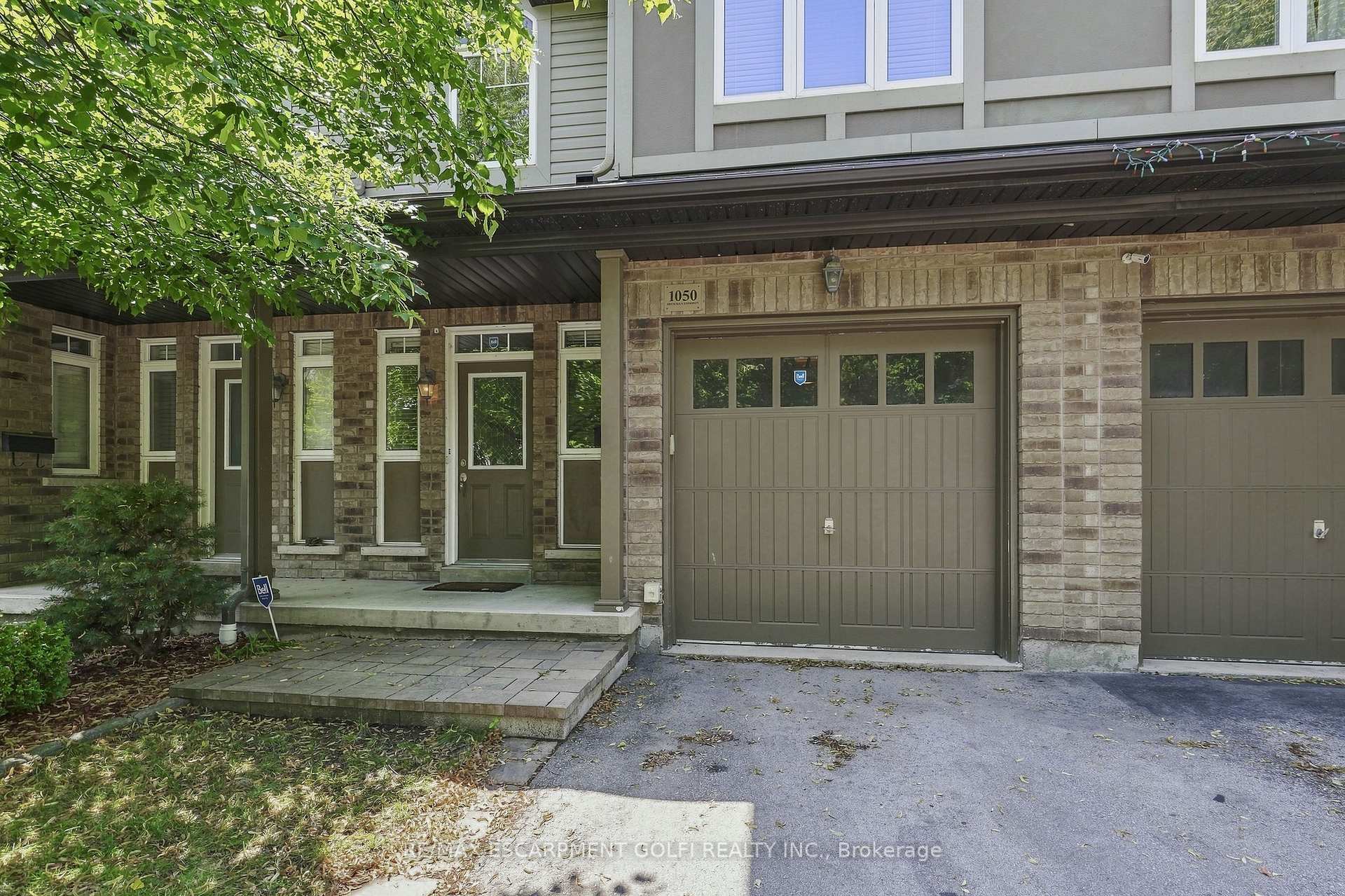 Photo 3 of 1050 Ryckman Common, Burlington, Freeman — HOMEH