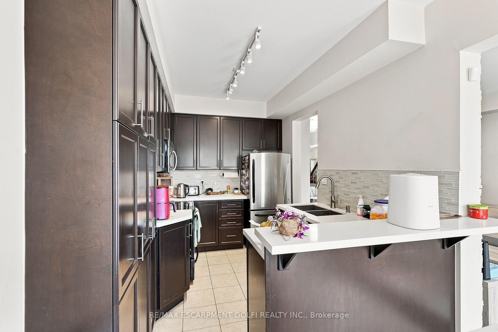 Photo 8 of 1050 Ryckman Common, Burlington, Freeman — HOMEH