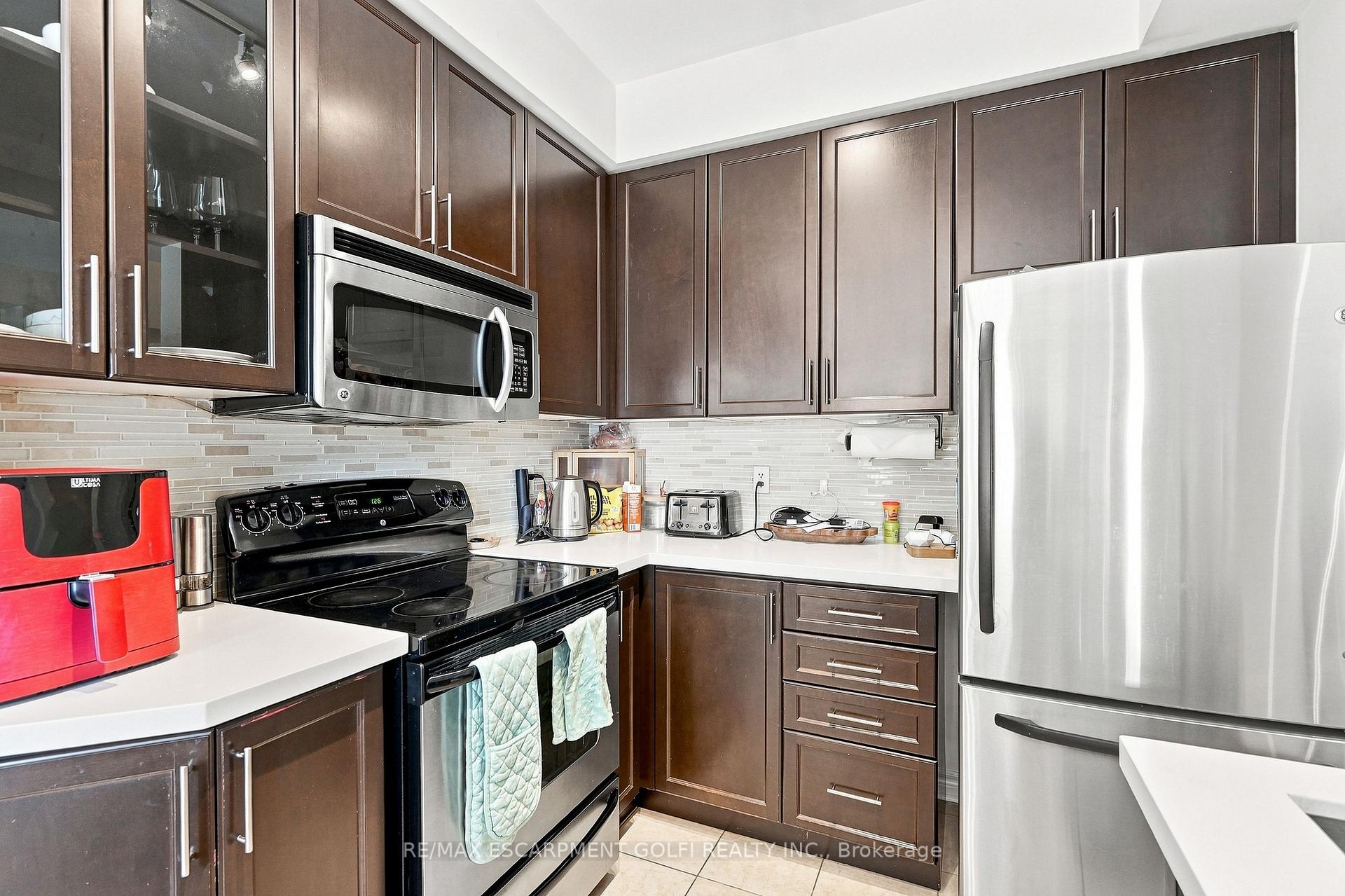Photo 9 of 1050 Ryckman Common, Burlington, Freeman — HOMEH