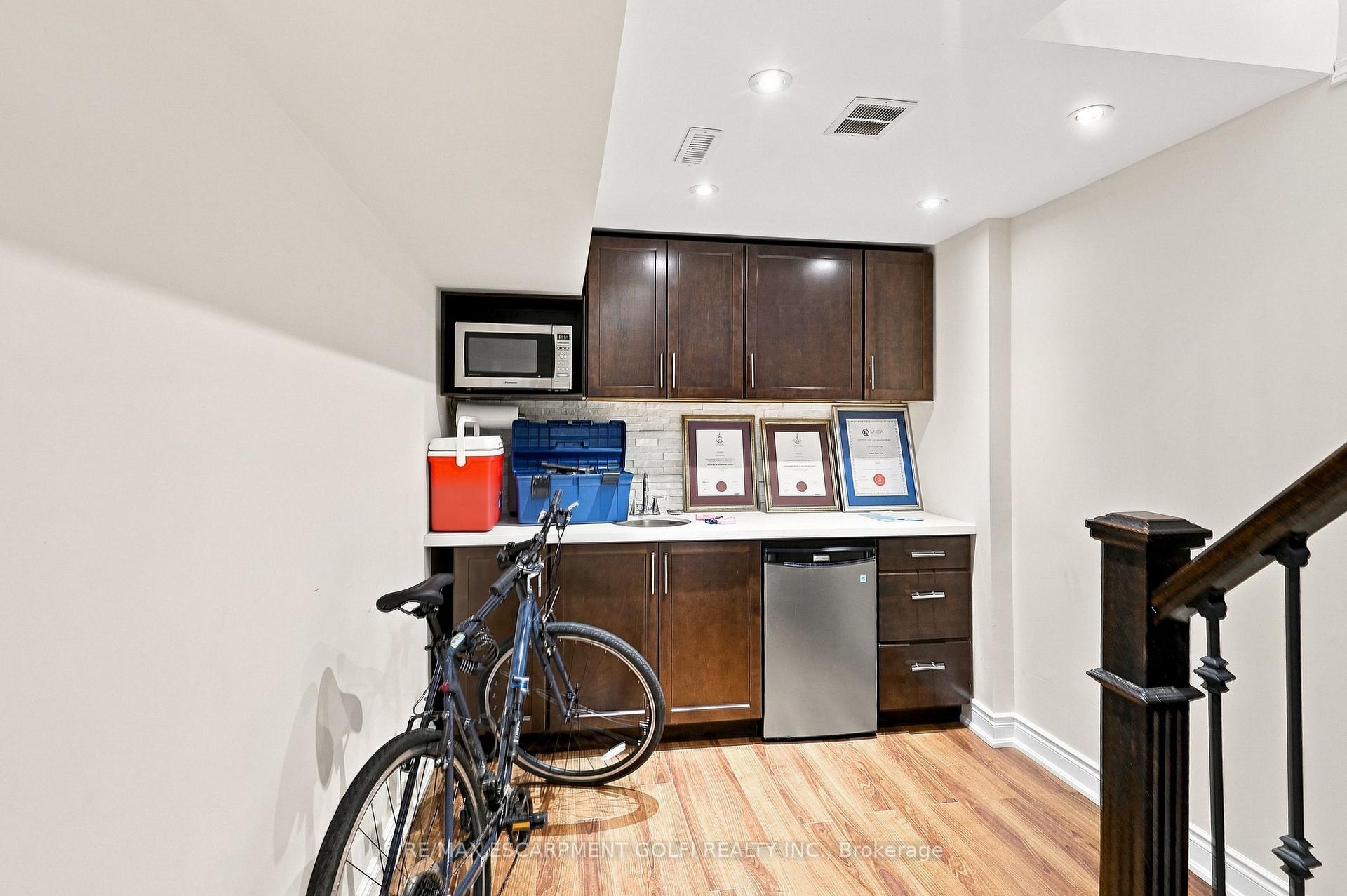 Photo 19 of 1050 Ryckman Common, Burlington, Freeman — HOMEH