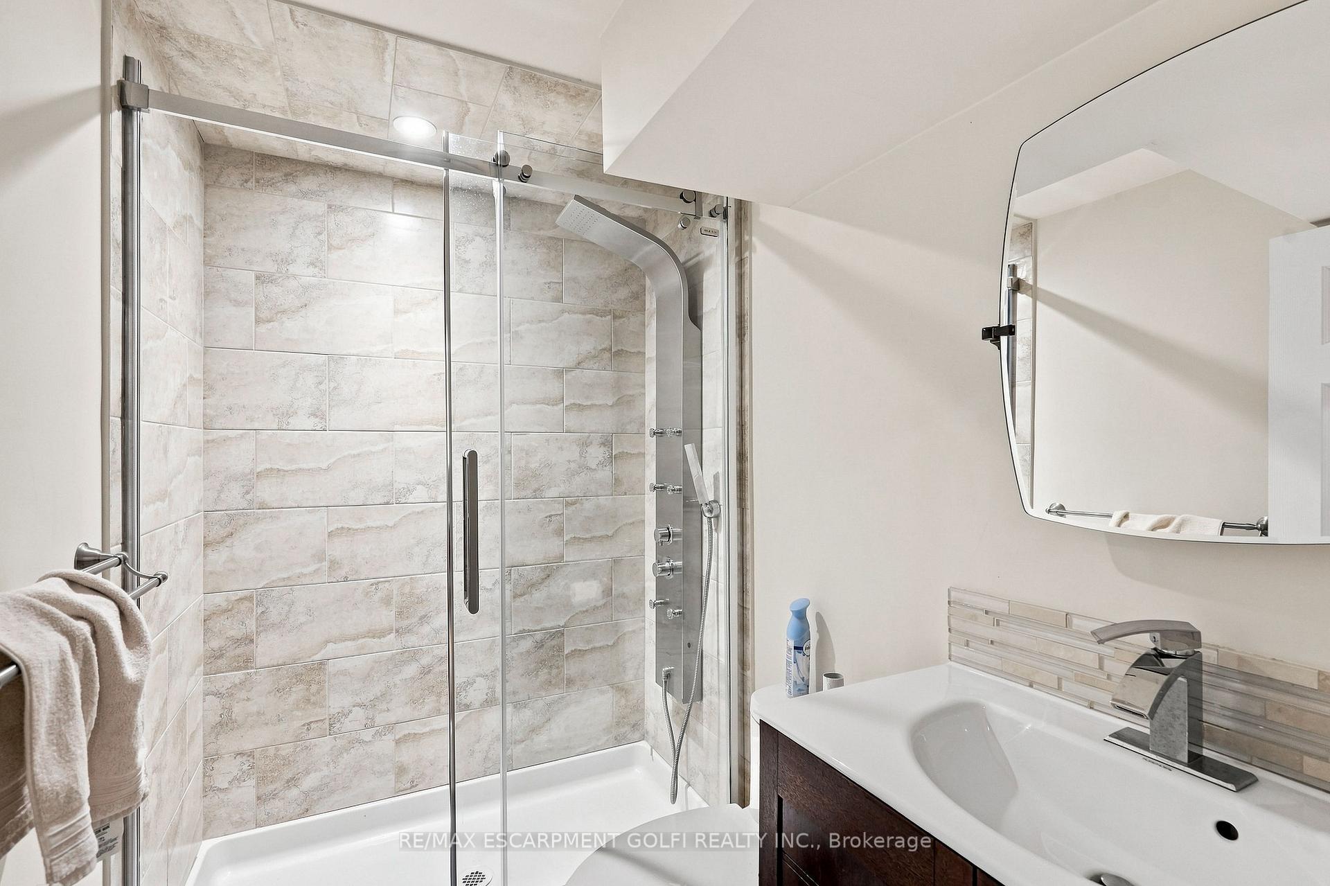 Photo 21 of 1050 Ryckman Common, Burlington, Freeman — HOMEH