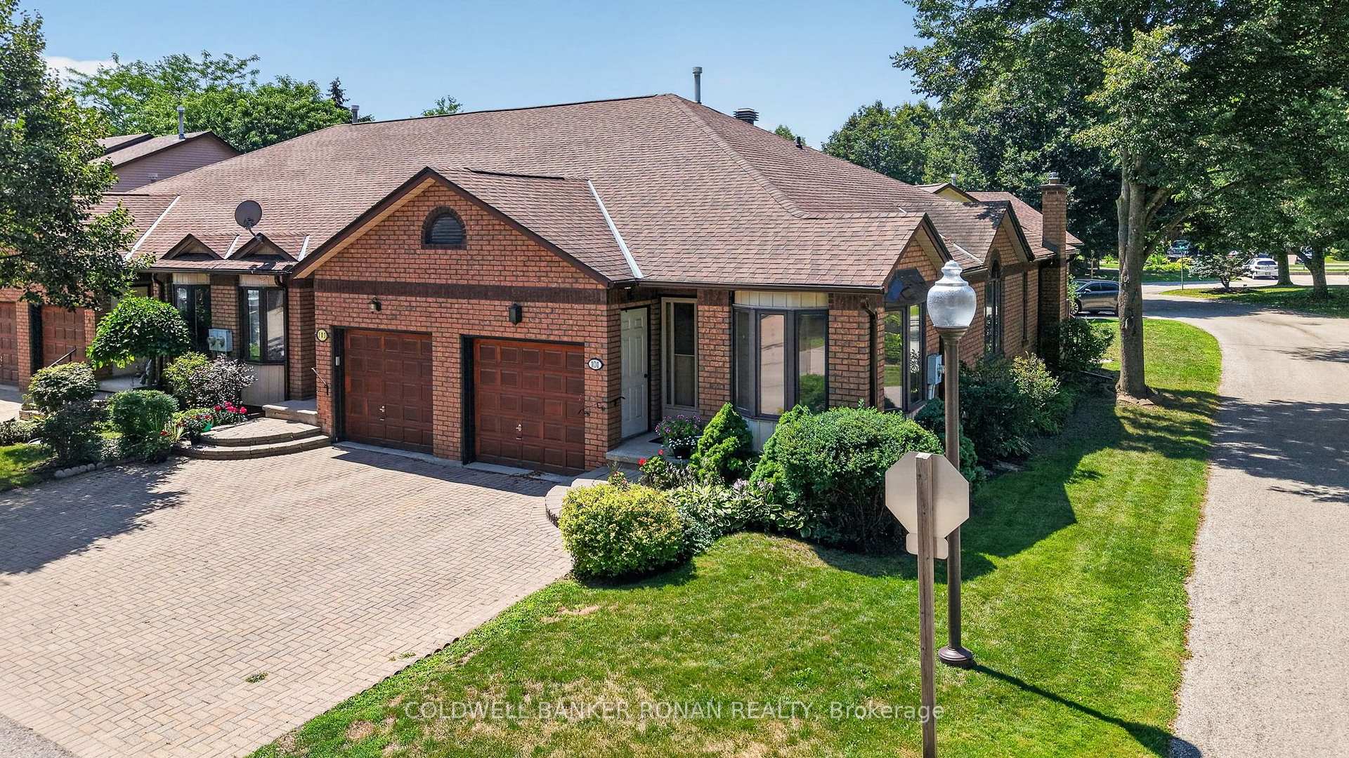 Photo 2 of Unit 11, 101 Green Briar Road, New Tecumseth, Alliston — HOMEH