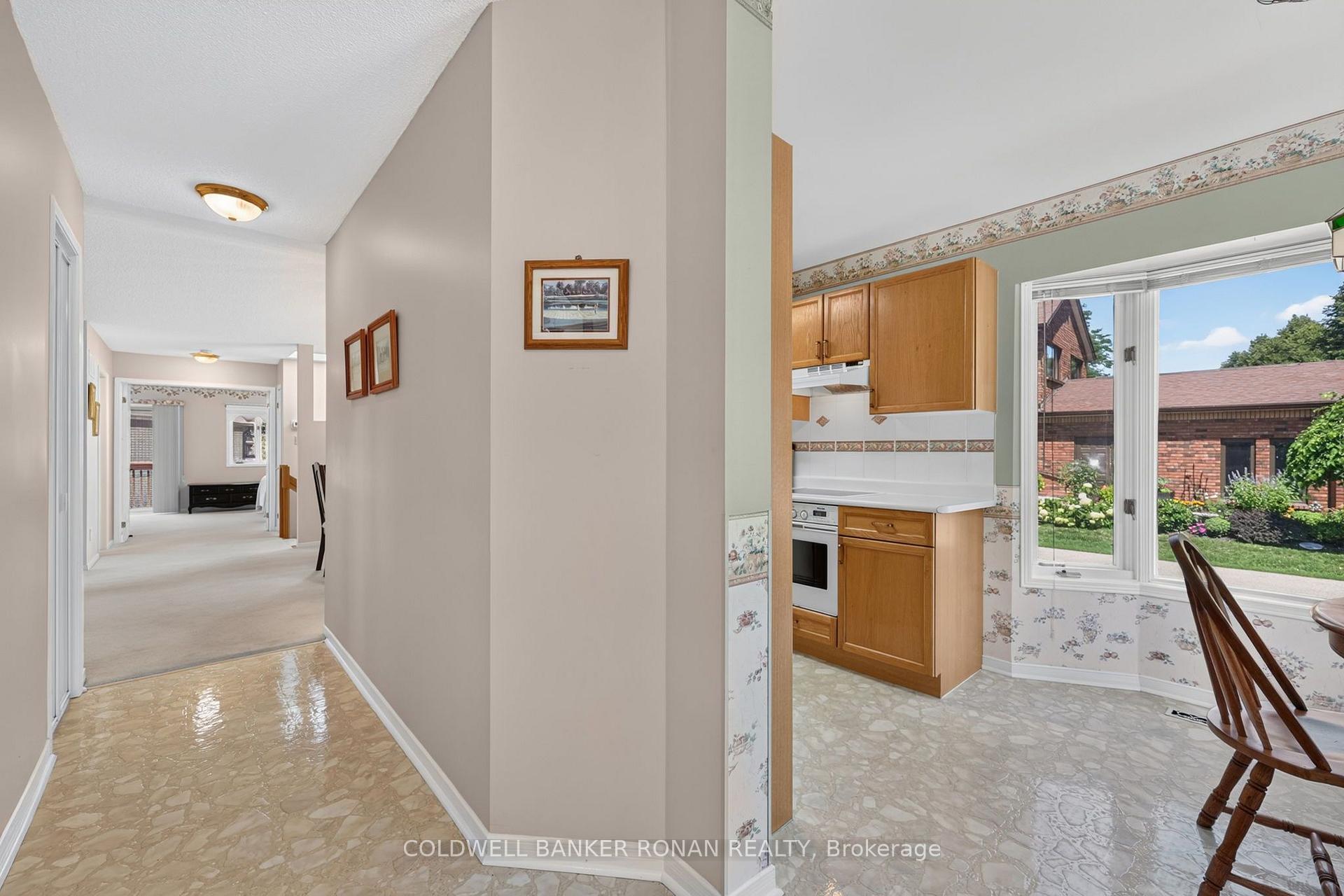 Photo 5 of Unit 11, 101 Green Briar Road, New Tecumseth, Alliston — HOMEH