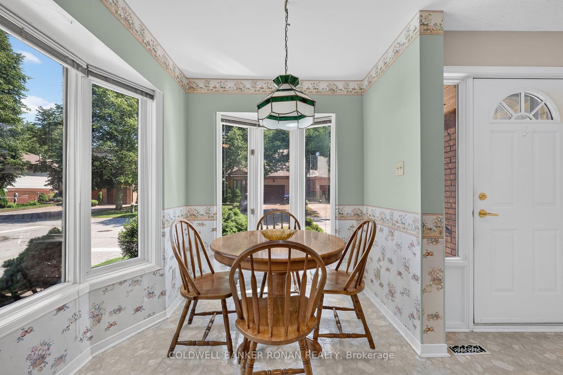 Photo 6 of Unit 11, 101 Green Briar Road, New Tecumseth, Alliston — HOMEH
