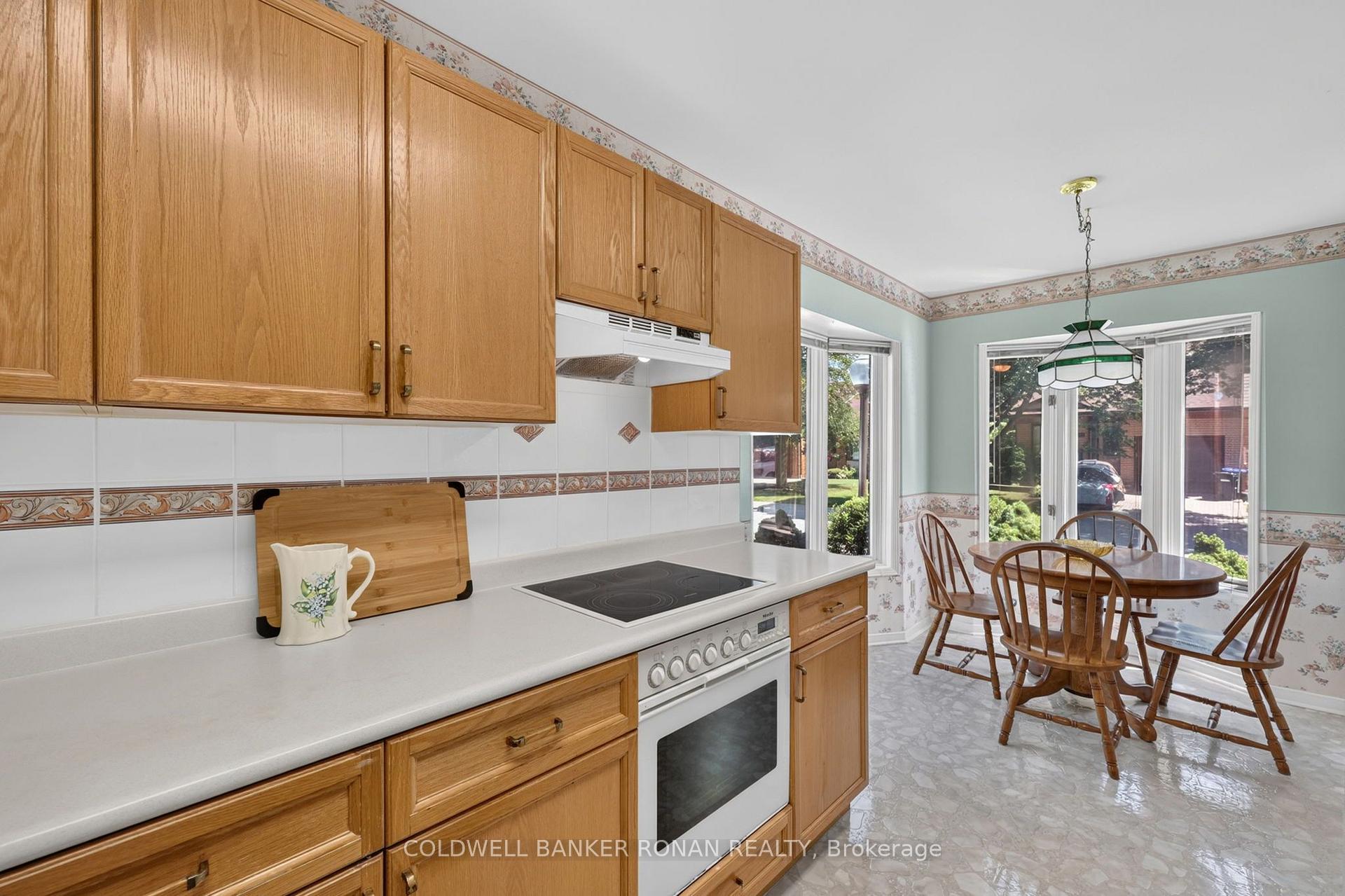 Photo 9 of Unit 11, 101 Green Briar Road, New Tecumseth, Alliston — HOMEH