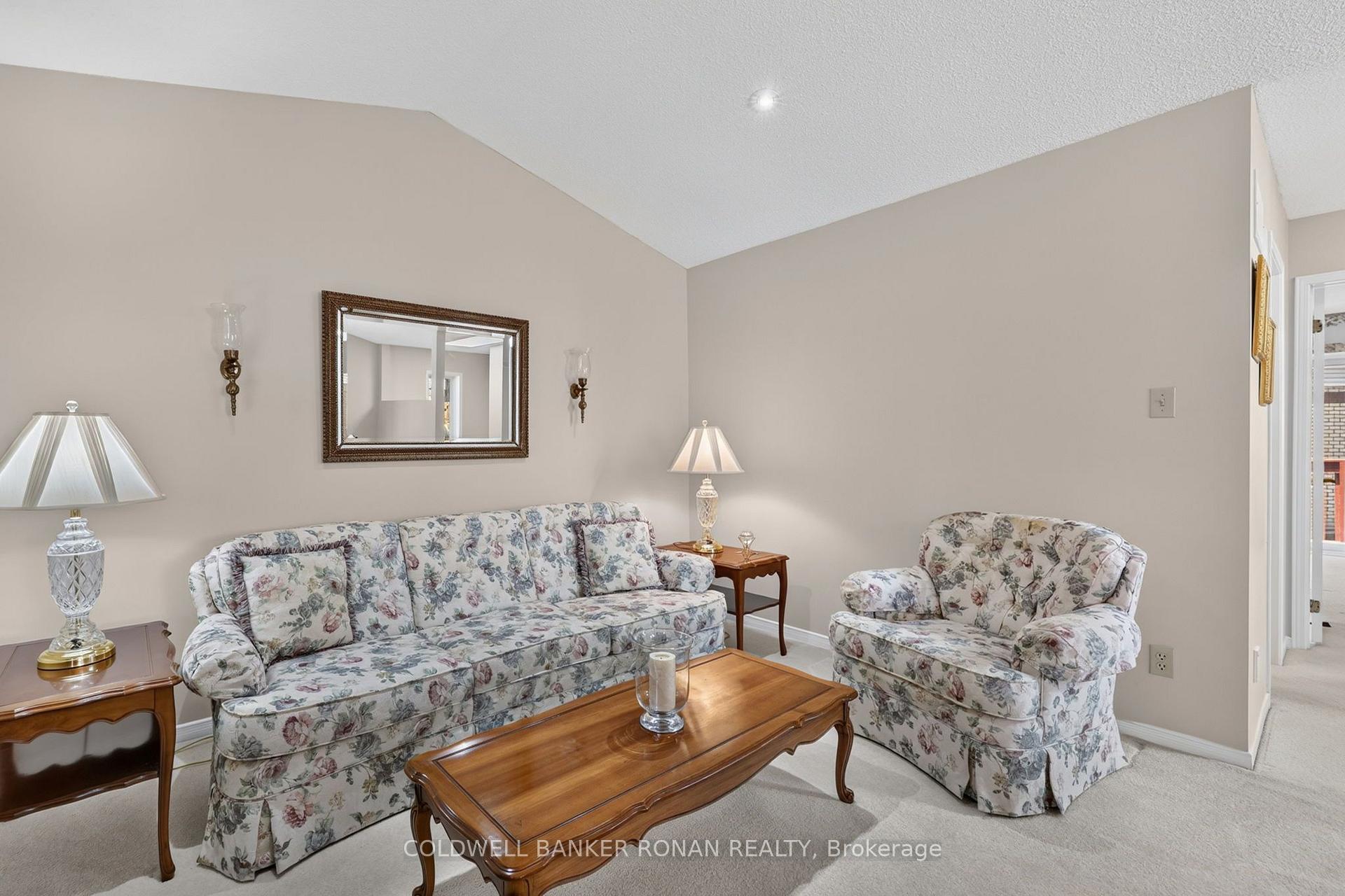 Photo 12 of Unit 11, 101 Green Briar Road, New Tecumseth, Alliston — HOMEH