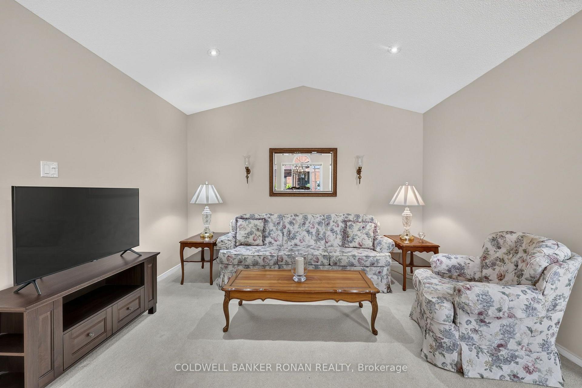 Photo 13 of Unit 11, 101 Green Briar Road, New Tecumseth, Alliston — HOMEH