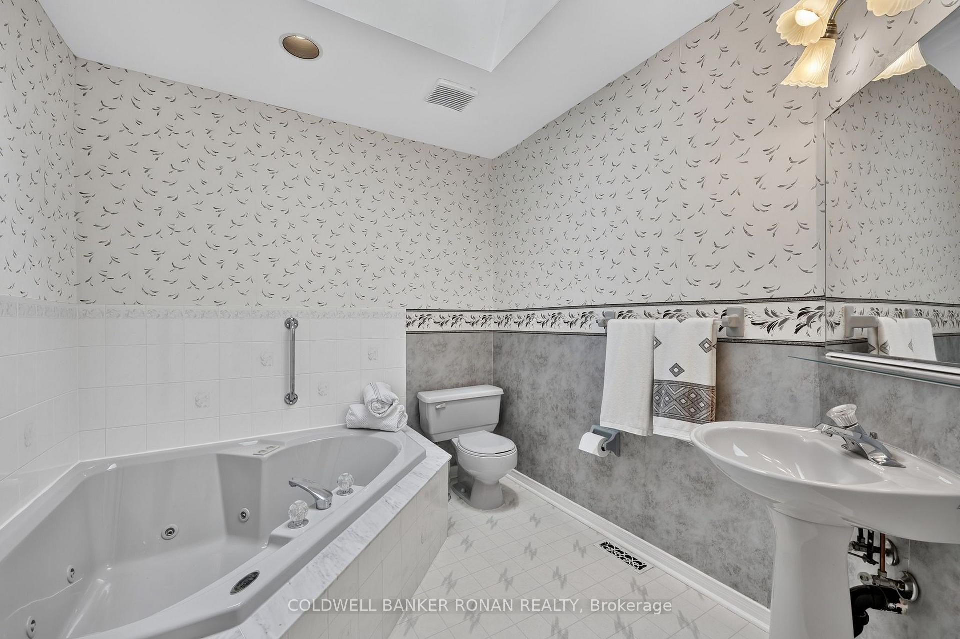 Photo 20 of Unit 11, 101 Green Briar Road, New Tecumseth, Alliston — HOMEH