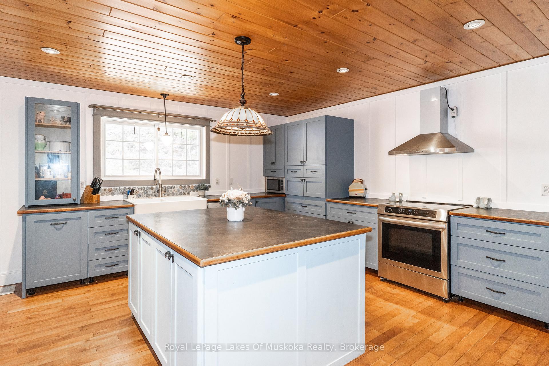 Photo 13 of 1185 Miriam Drive, Bracebridge, Oakley — HOMEH
