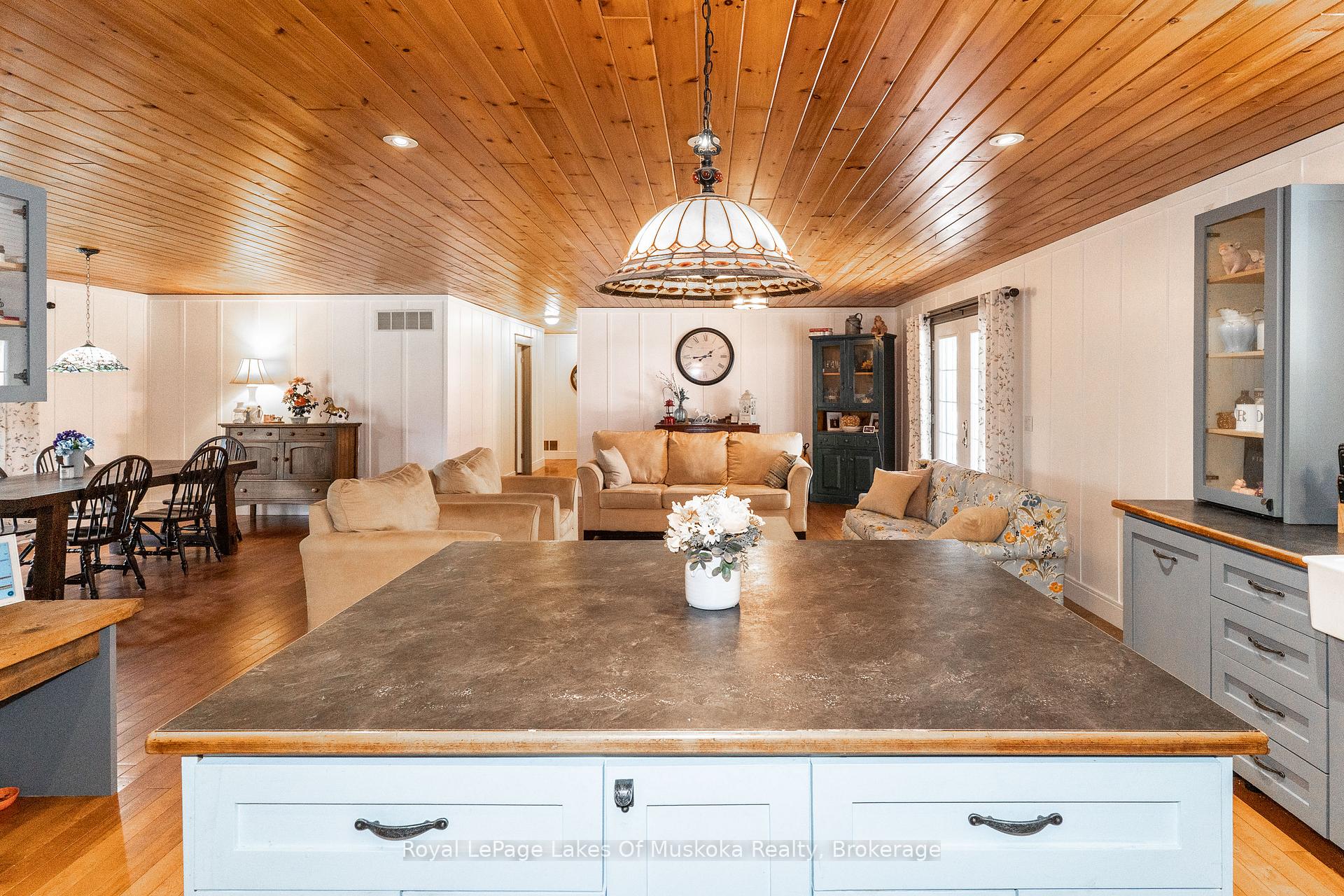 Photo 15 of 1185 Miriam Drive, Bracebridge, Oakley — HOMEH