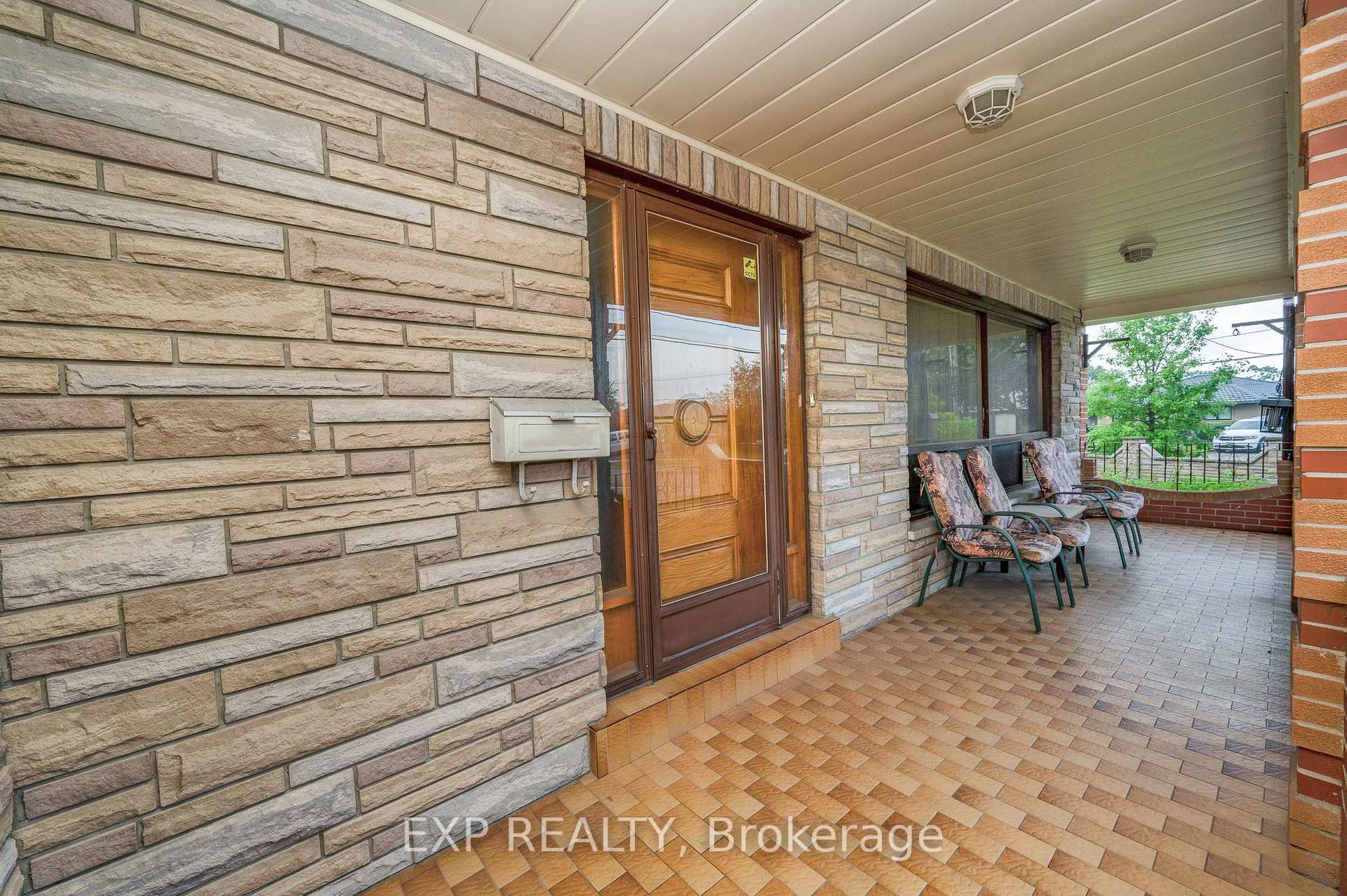 Photo 4 of 52 Storer Drive, North York, Humbermede — HOMEH