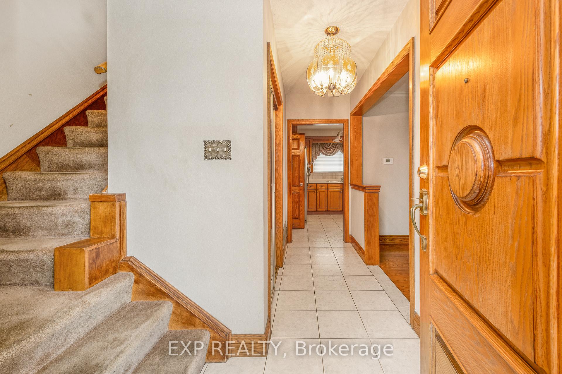 Photo 5 of 52 Storer Drive, North York, Humbermede — HOMEH