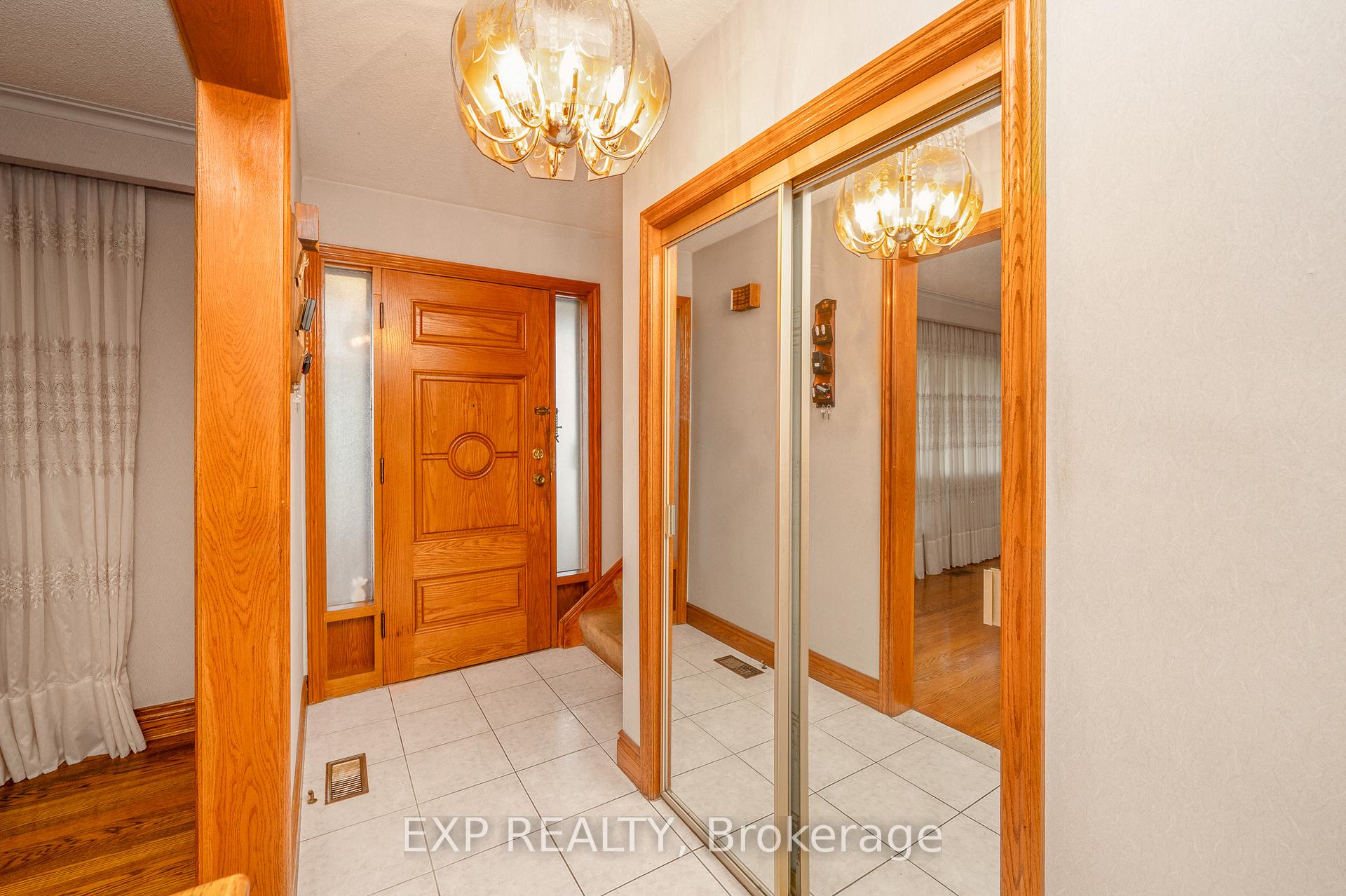 Photo 6 of 52 Storer Drive, North York, Humbermede — HOMEH