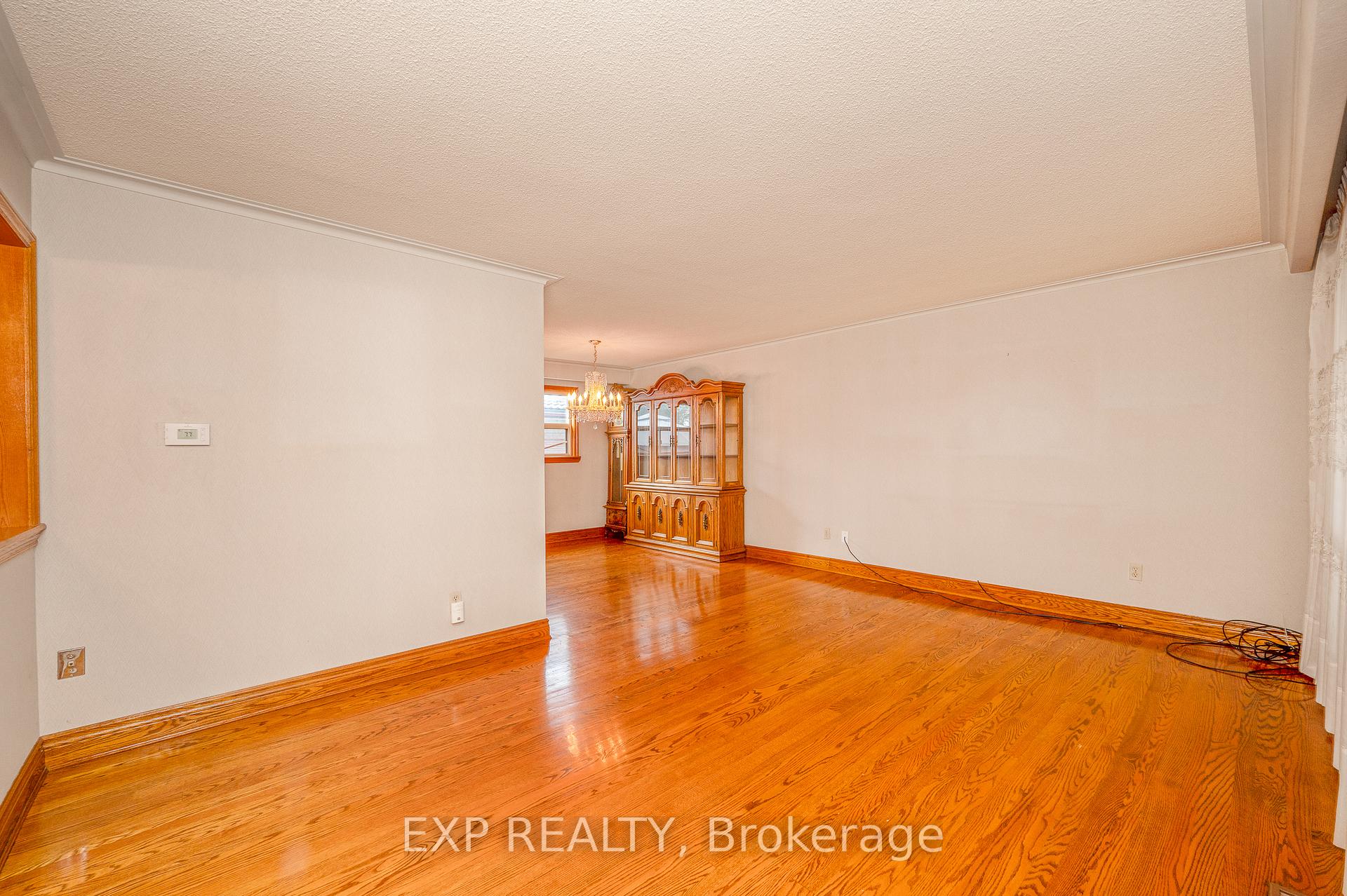 Photo 7 of 52 Storer Drive, North York, Humbermede — HOMEH