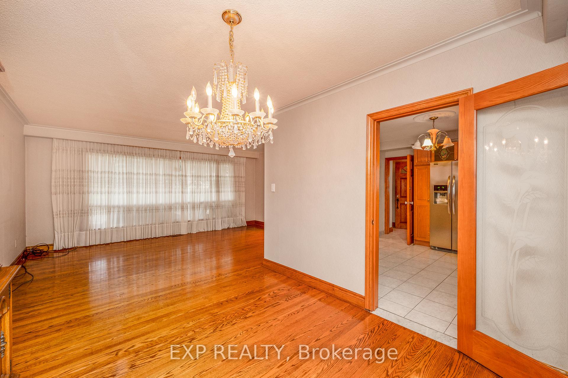 Photo 14 of 52 Storer Drive, North York, Humbermede — HOMEH