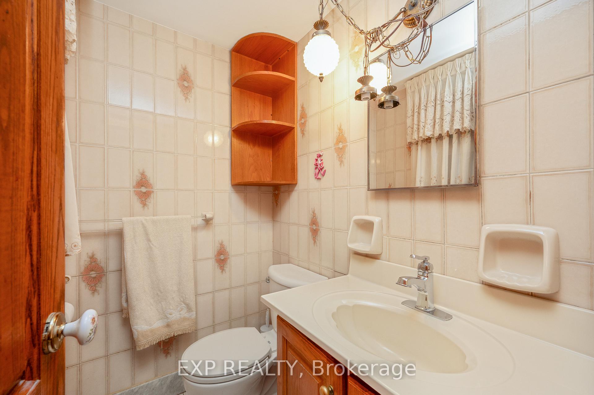 Photo 18 of 52 Storer Drive, North York, Humbermede — HOMEH