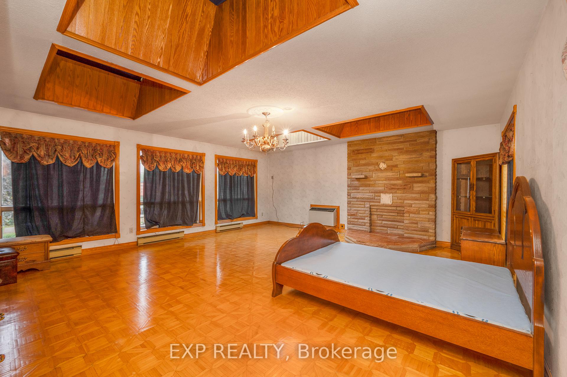 Photo 21 of 52 Storer Drive, North York, Humbermede — HOMEH