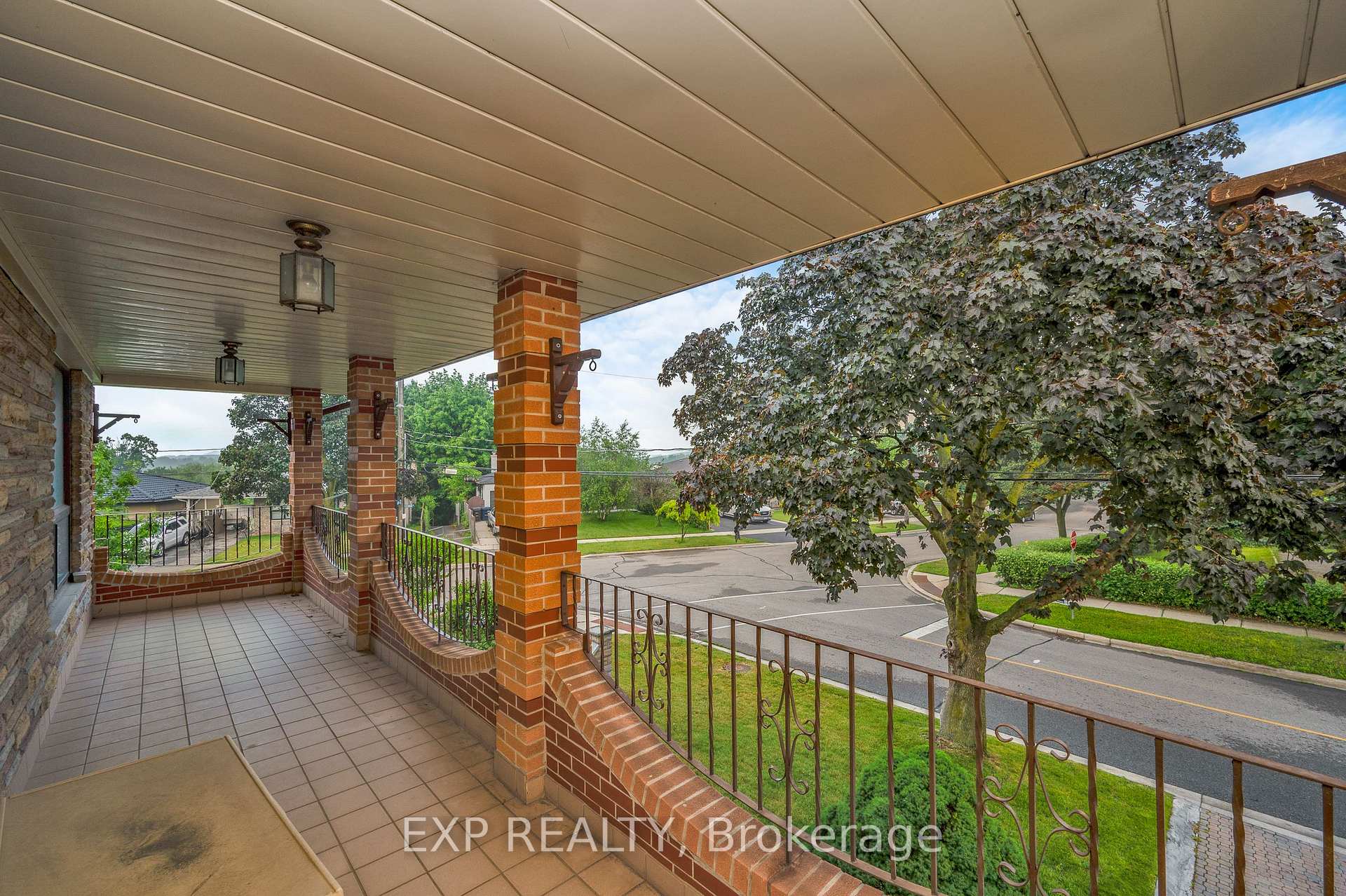 Photo 23 of 52 Storer Drive, North York, Humbermede — HOMEH
