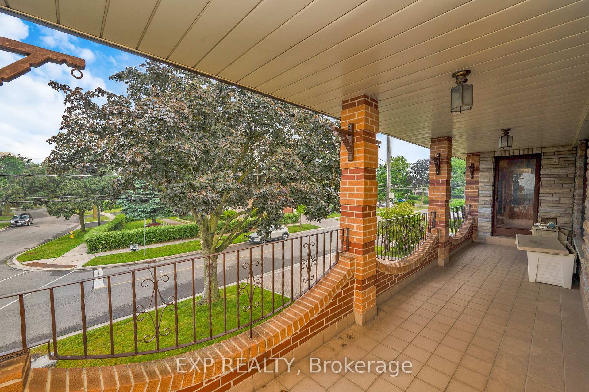Photo 25 of 52 Storer Drive, North York, Humbermede — HOMEH