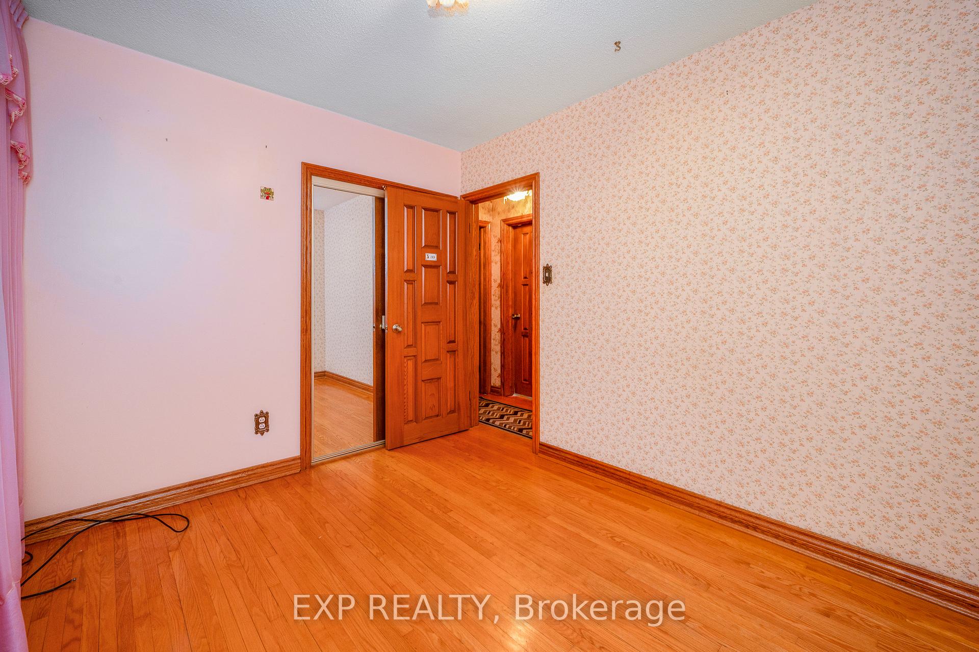 Photo 30 of 52 Storer Drive, North York, Humbermede — HOMEH