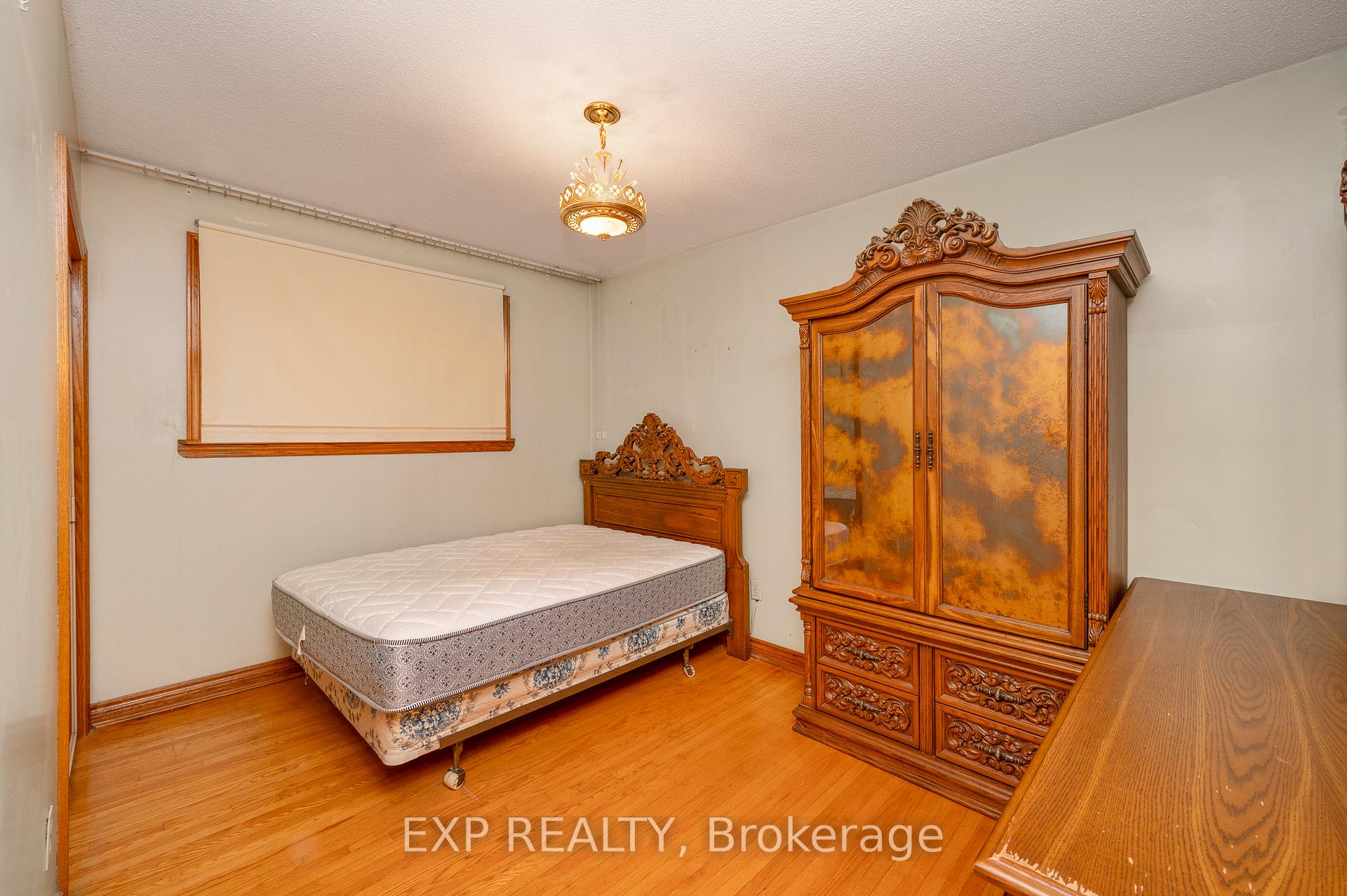 Photo 34 of 52 Storer Drive, North York, Humbermede — HOMEH