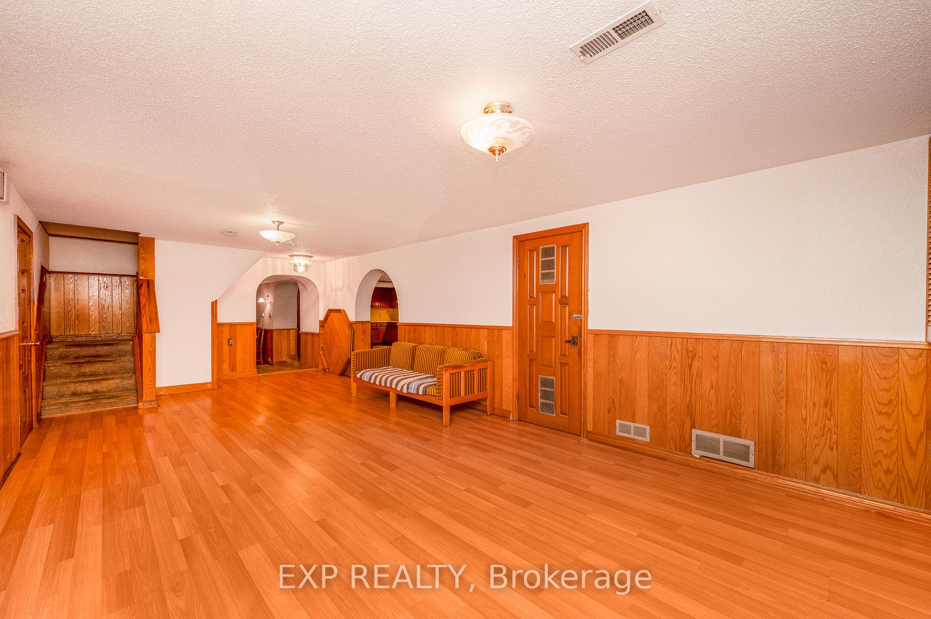 Photo 37 of 52 Storer Drive, North York, Humbermede — HOMEH