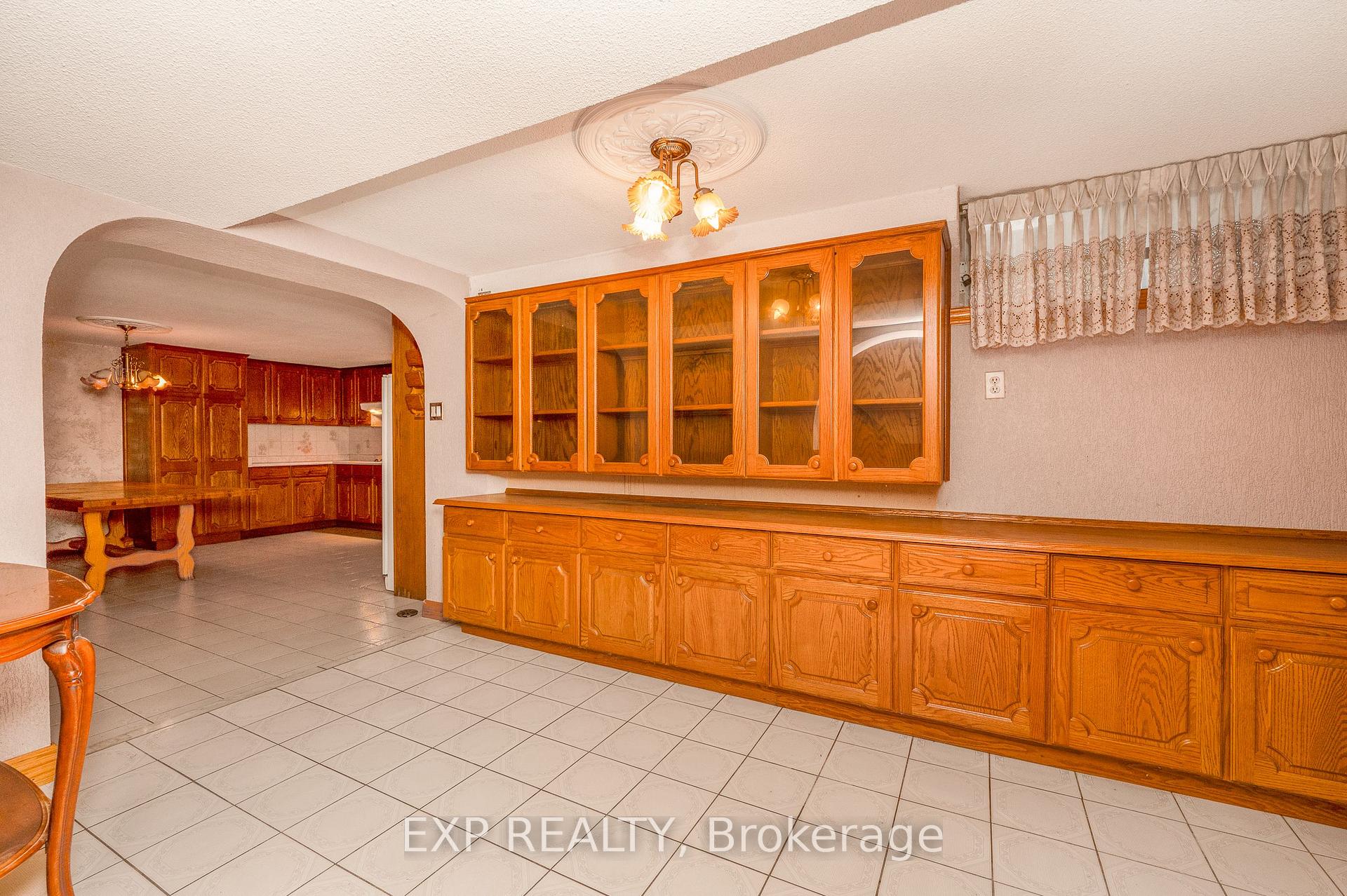 Photo 38 of 52 Storer Drive, North York, Humbermede — HOMEH