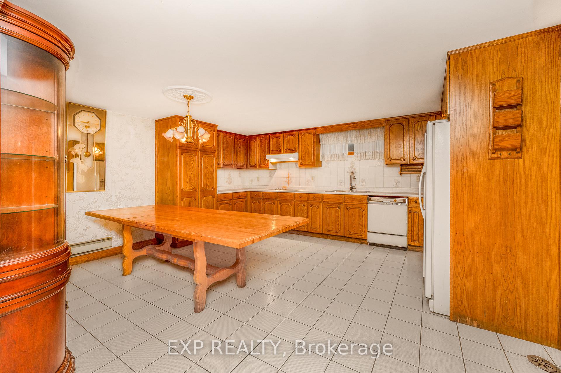Photo 39 of 52 Storer Drive, North York, Humbermede — HOMEH