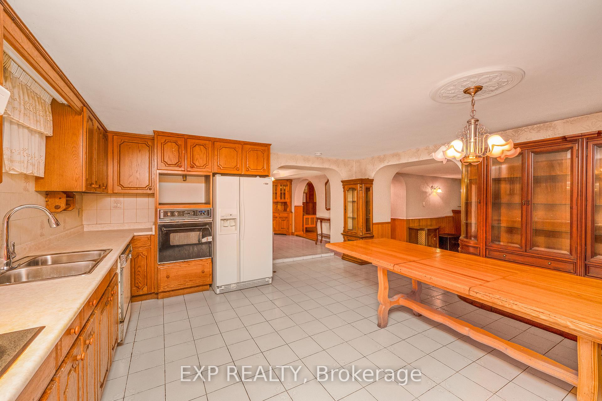 Photo 40 of 52 Storer Drive, North York, Humbermede — HOMEH