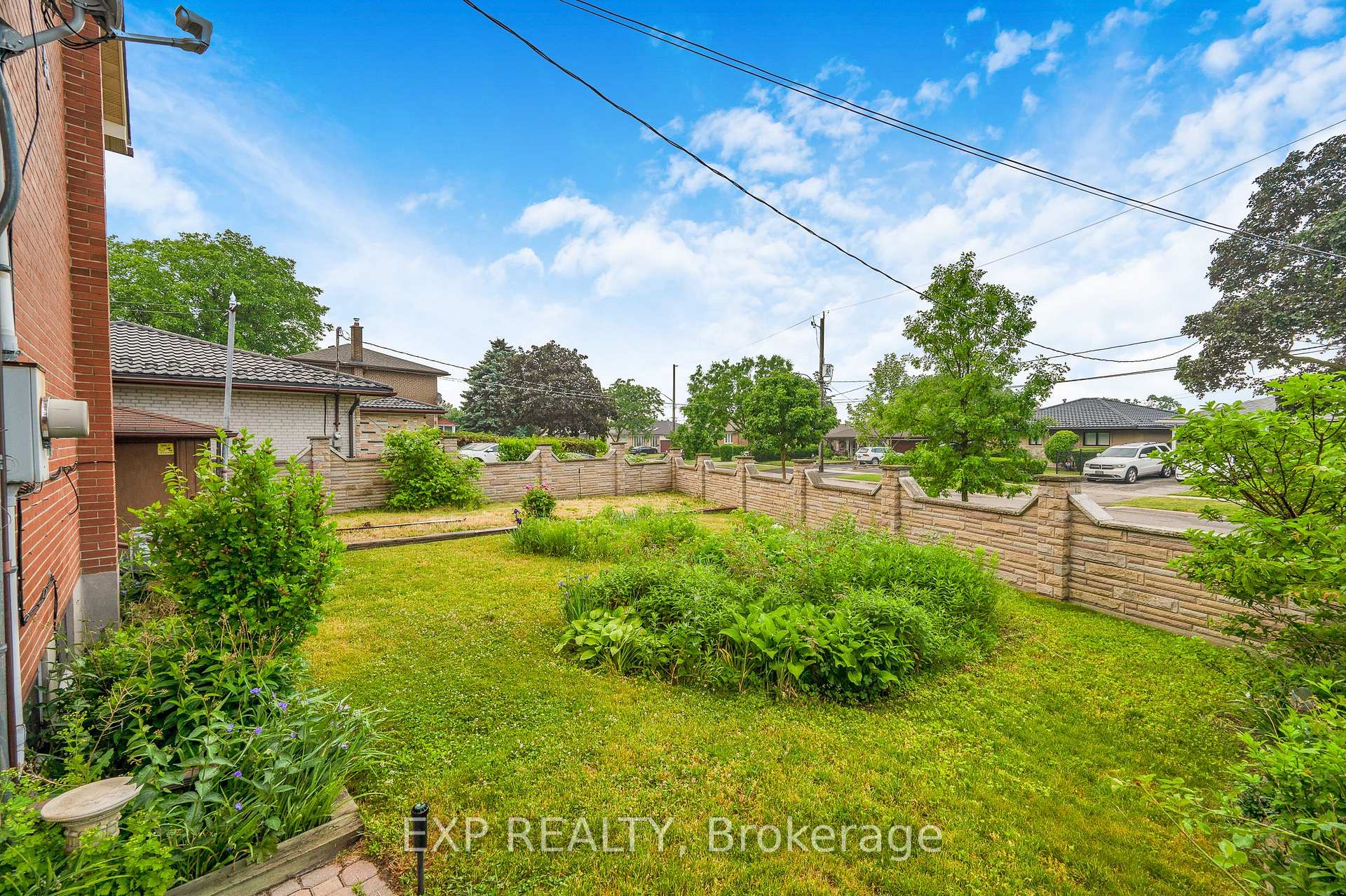 Photo 45 of 52 Storer Drive, North York, Humbermede — HOMEH