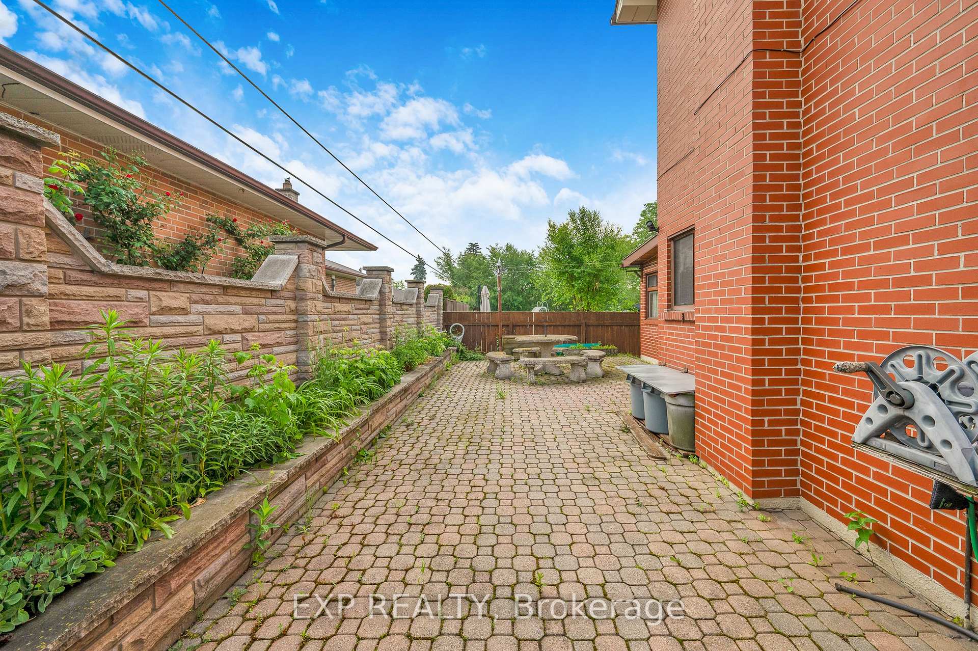 Photo 46 of 52 Storer Drive, North York, Humbermede — HOMEH