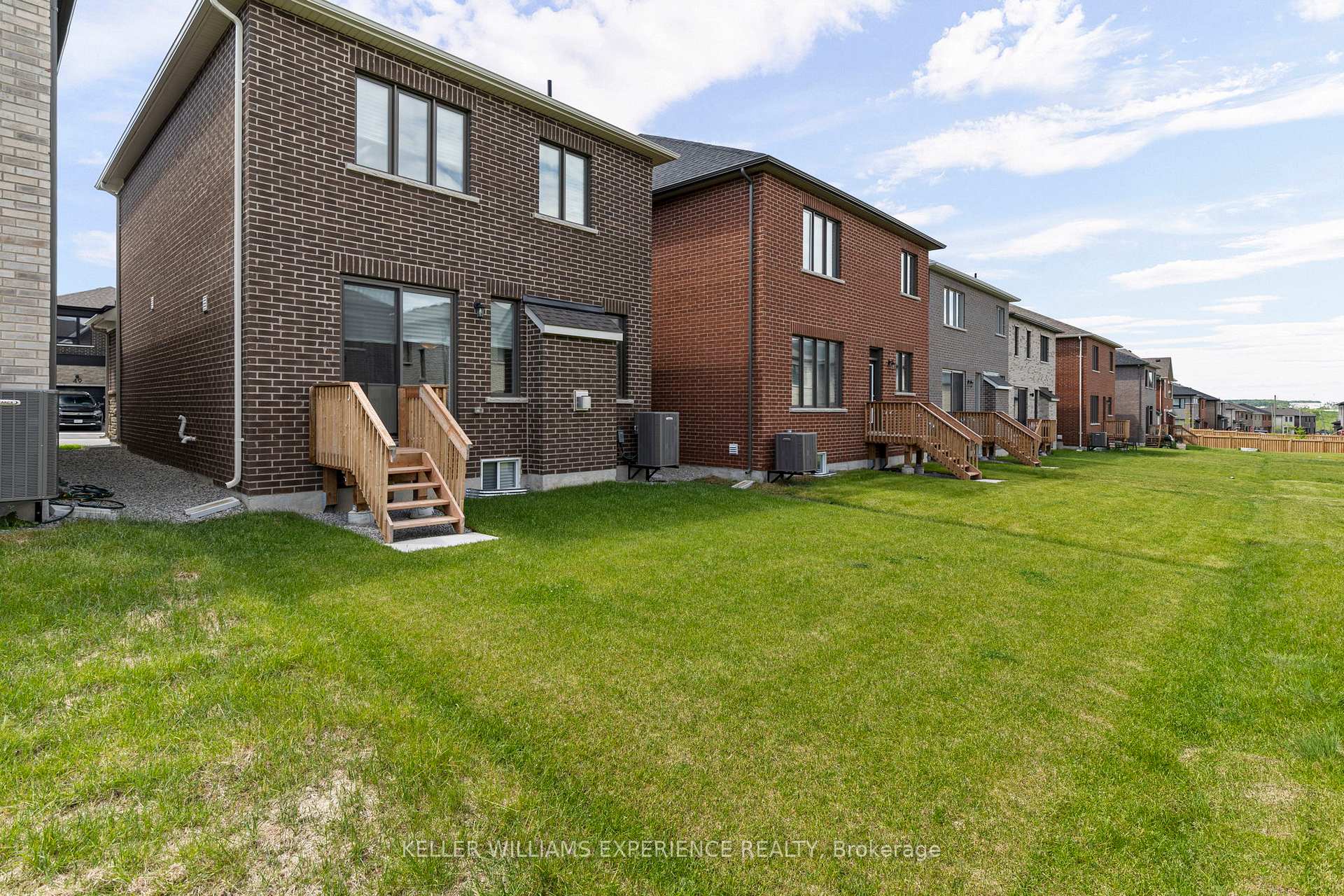 Photo 24 of 48 Mcbride Trail, Barrie, Innis-Shore — HOMEH