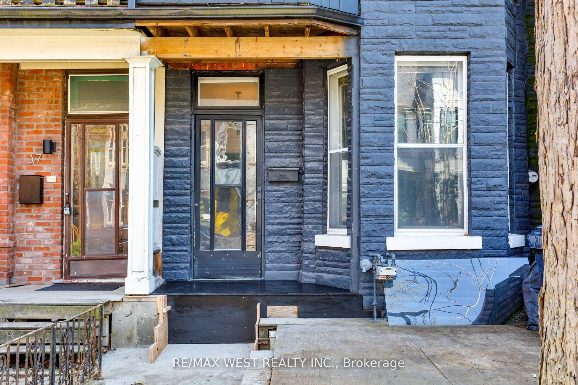 Photo 2 of 39 Noble Street, Toronto, Roncesvalles — HOMEH